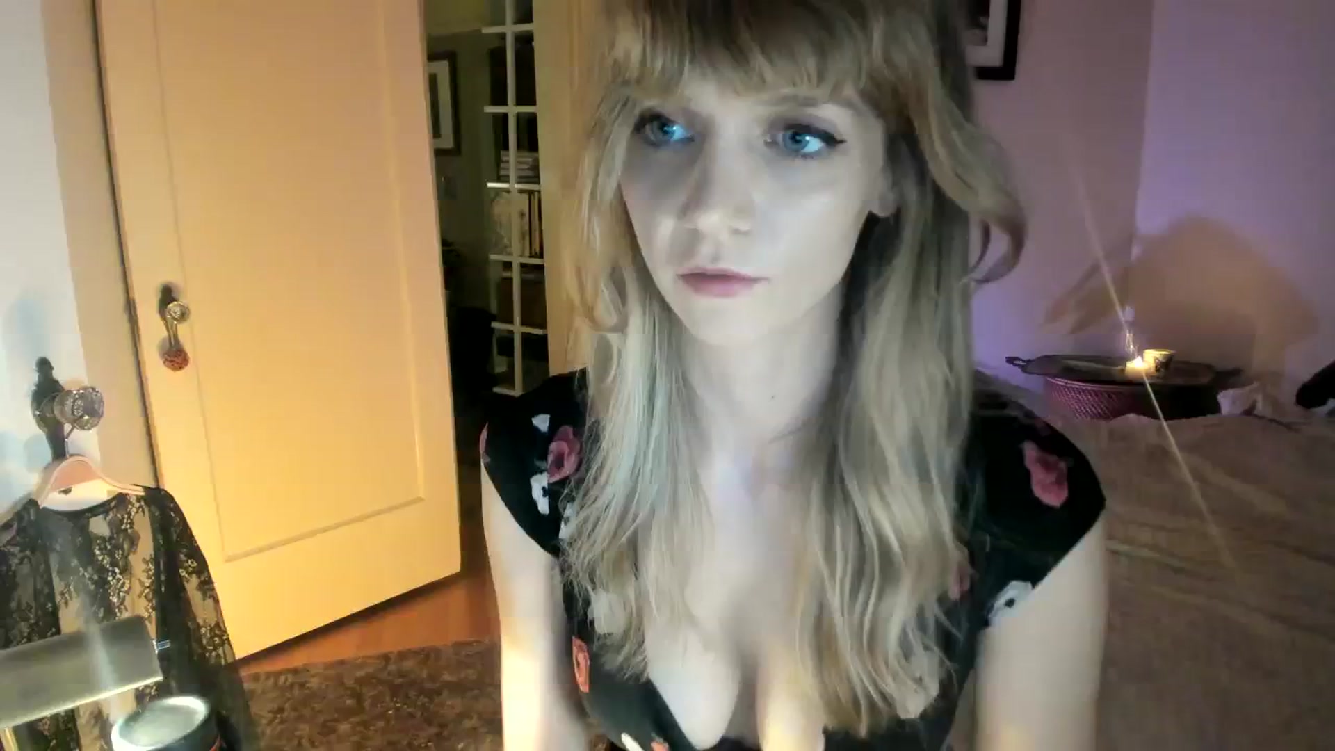 Gallery image thumbnail from muffinmoon's myfreecams stream on, 10/20/2023, 04:01 image 1 of 20