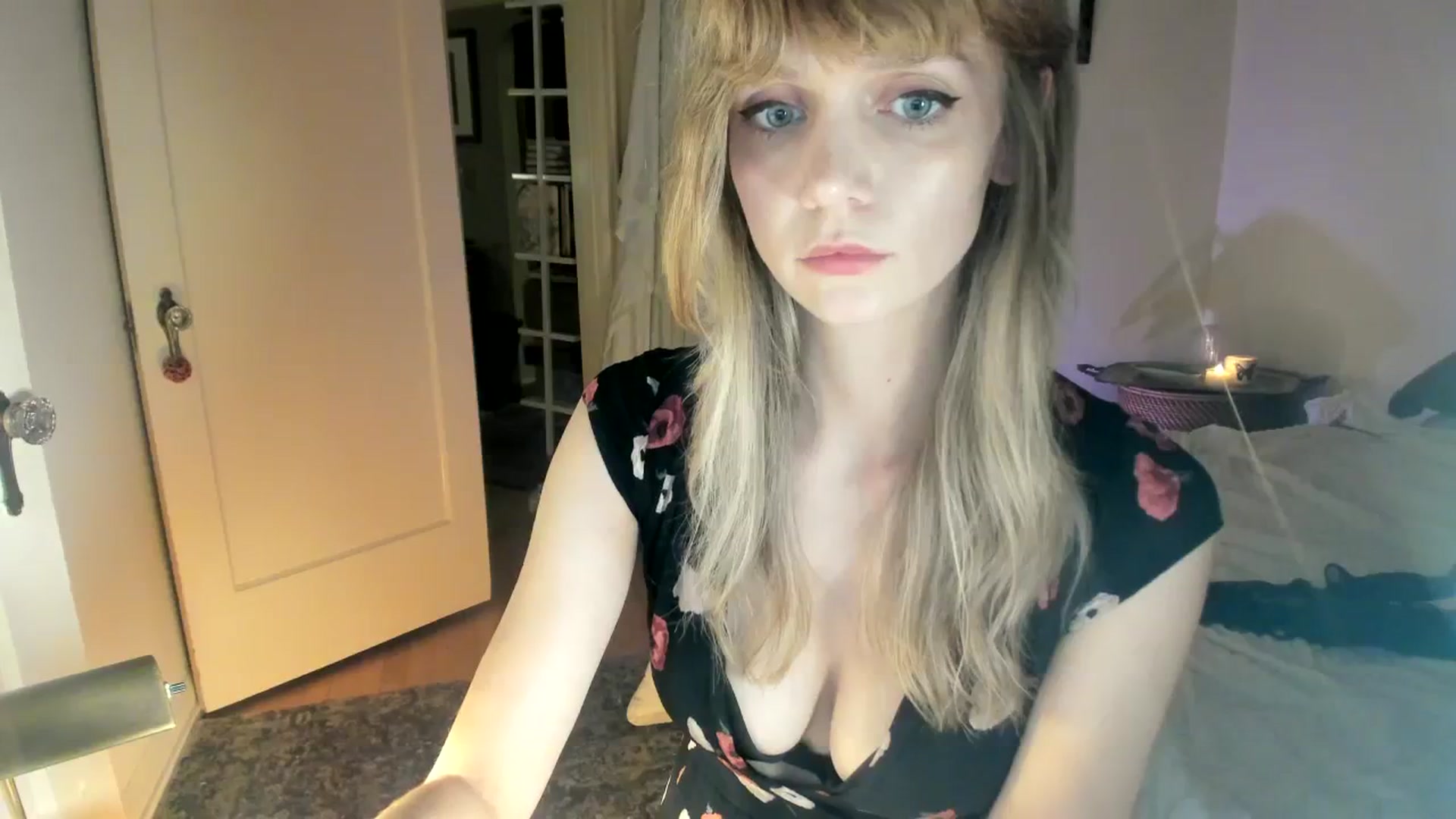 Gallery image thumbnail from muffinmoon's myfreecams stream on, 10/20/2023, 04:01 image 12 of 20