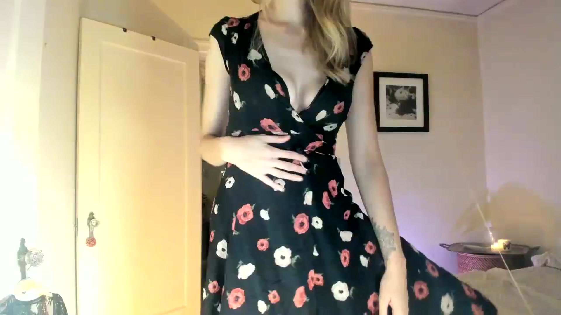 Gallery image thumbnail from muffinmoon's myfreecams stream on, 10/20/2023, 04:01 image 10 of 20