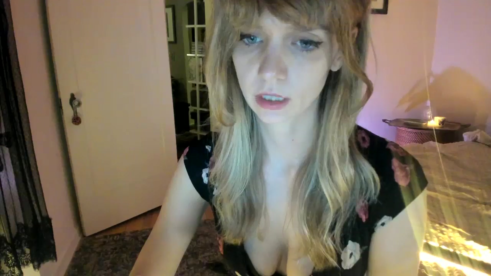 Gallery image thumbnail from muffinmoon's myfreecams stream on, 10/20/2023, 07:32 image 17 of 20