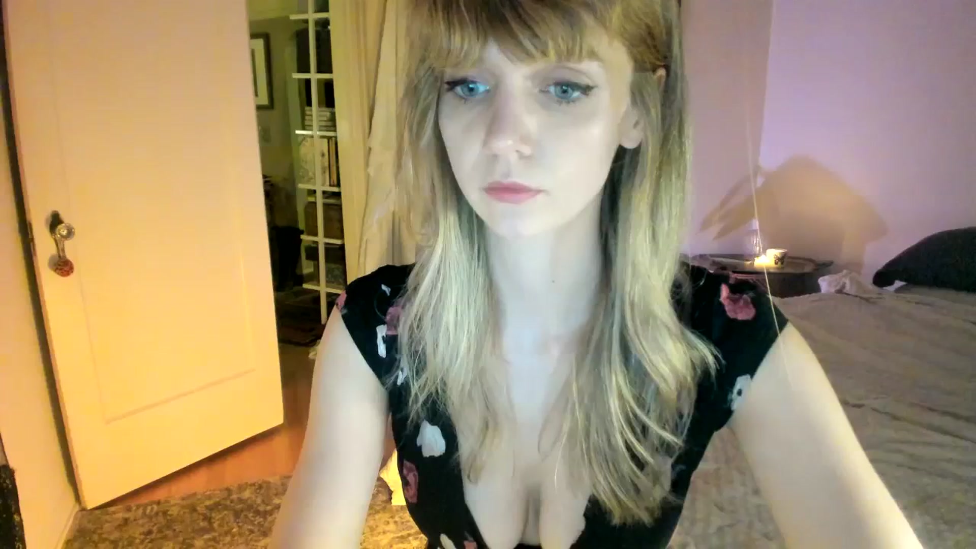Gallery image thumbnail from muffinmoon's myfreecams stream on, 10/20/2023, 07:32 image 8 of 20