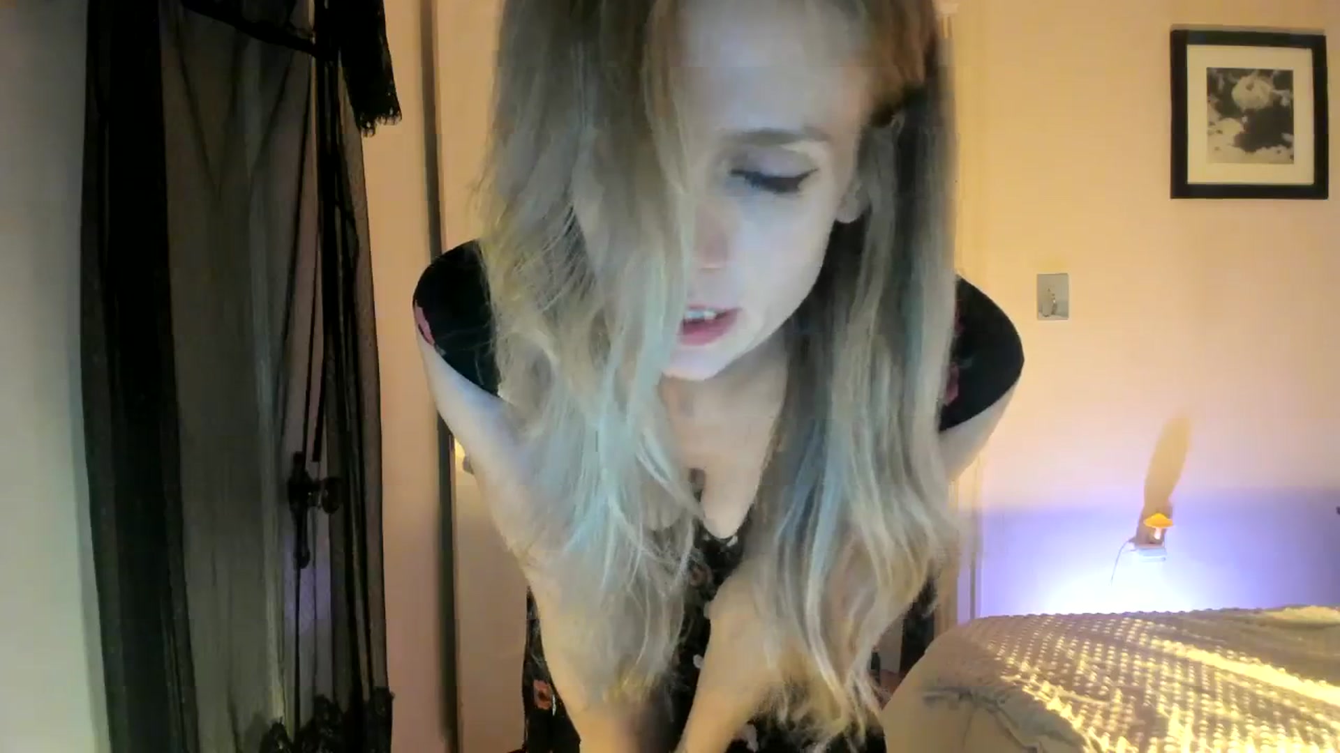 Gallery image thumbnail from muffinmoon's myfreecams stream on, 10/20/2023, 07:32 image 13 of 20