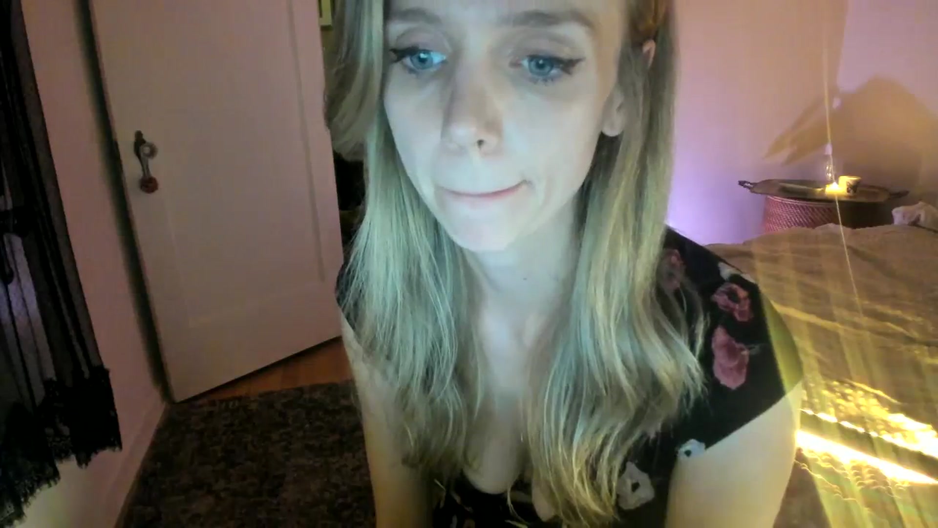 Gallery image thumbnail from muffinmoon's myfreecams stream on, 10/20/2023, 07:32 image 16 of 20