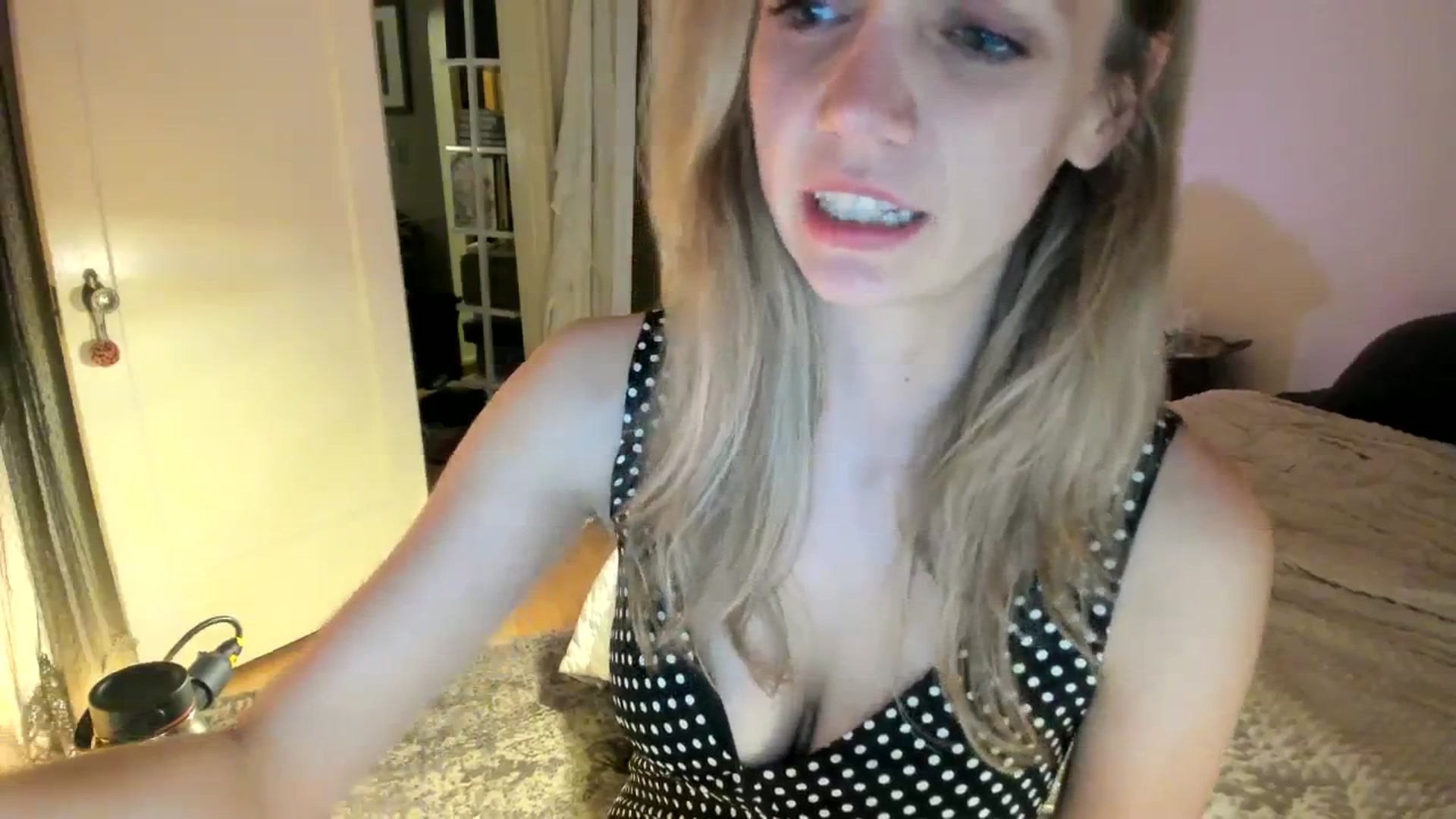 Gallery image thumbnail from muffinmoon's myfreecams stream on, 10/22/2023, 02:57 image 9 of 20