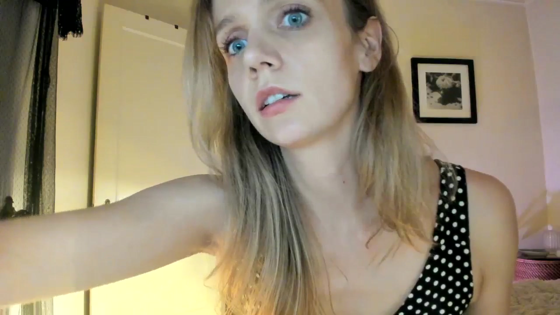 Gallery image thumbnail from muffinmoon's myfreecams stream on, 10/22/2023, 02:57 image 15 of 20
