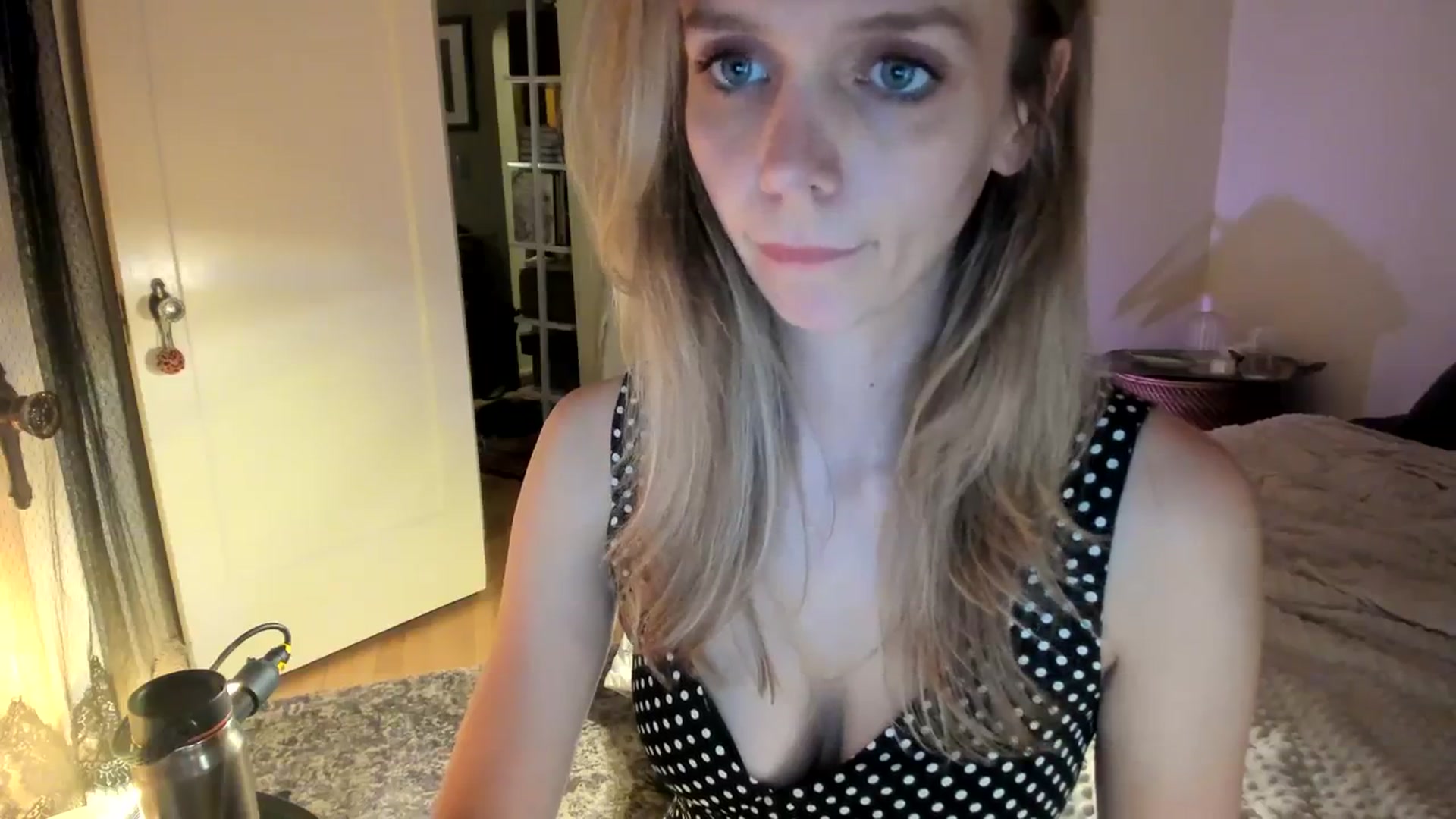 Gallery image thumbnail from muffinmoon's myfreecams stream on, 10/22/2023, 02:57 image 13 of 20