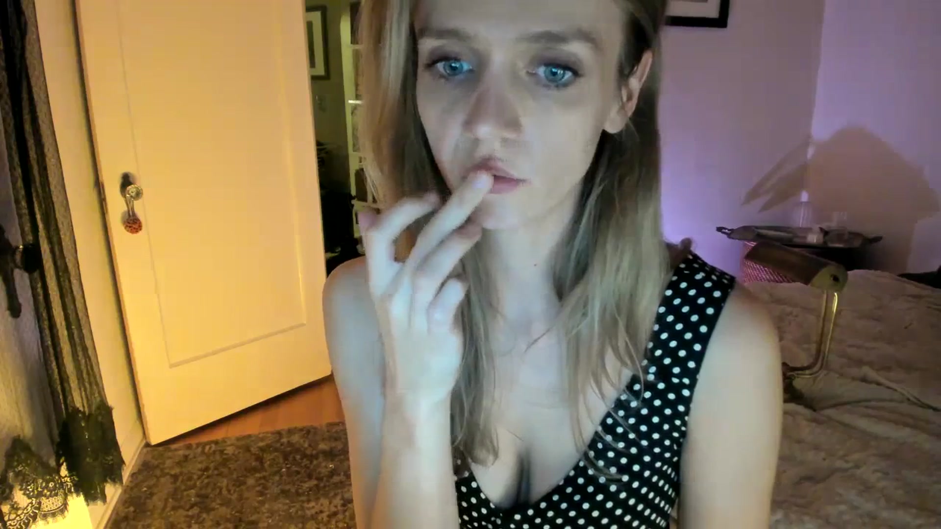 Gallery image thumbnail from muffinmoon's myfreecams stream on, 10/22/2023, 02:57 image 18 of 20
