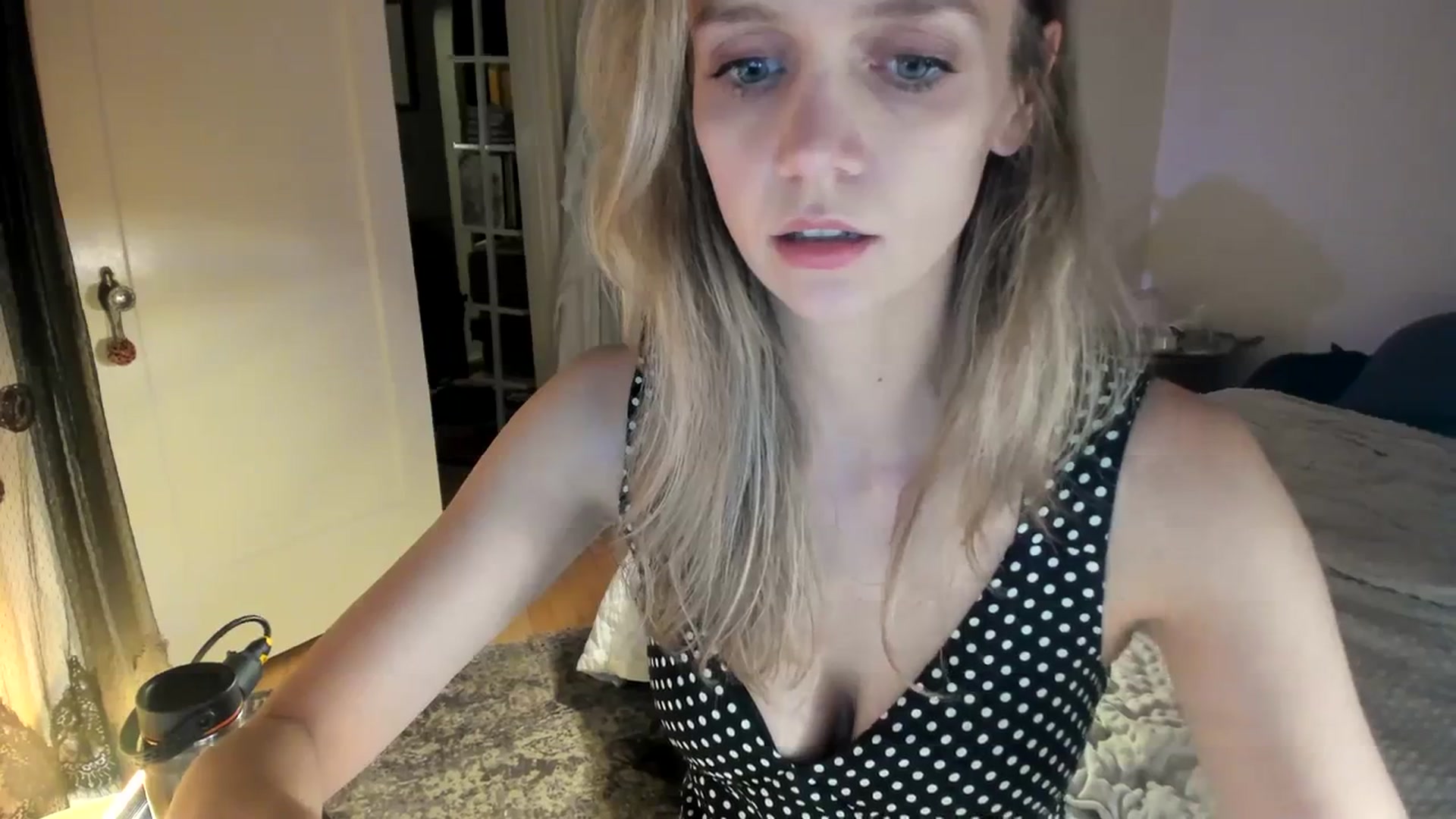 Gallery image thumbnail from muffinmoon's myfreecams stream on, 10/22/2023, 02:57 image 6 of 20