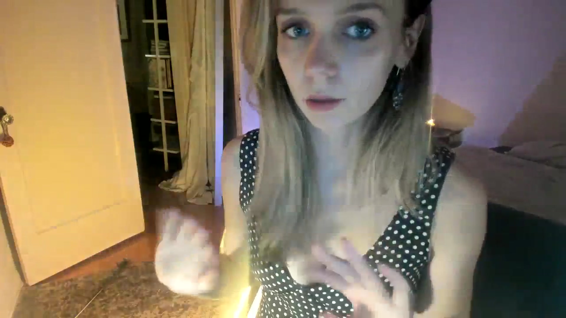 Gallery image thumbnail from muffinmoon's myfreecams stream on, 10/22/2023, 06:58 image 17 of 20