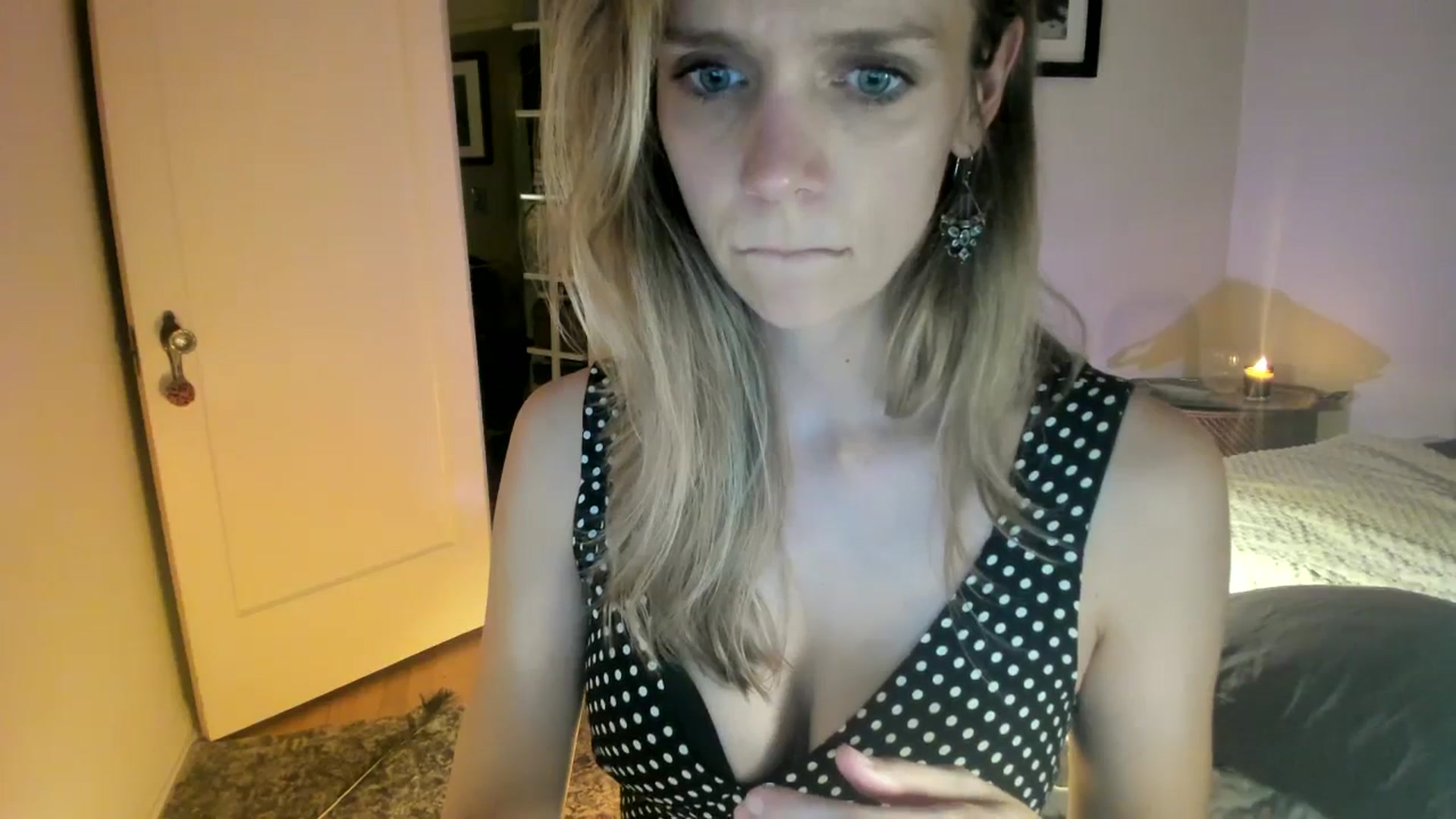 Gallery image thumbnail from muffinmoon's myfreecams stream on, 10/22/2023, 08:12 image 5 of 20