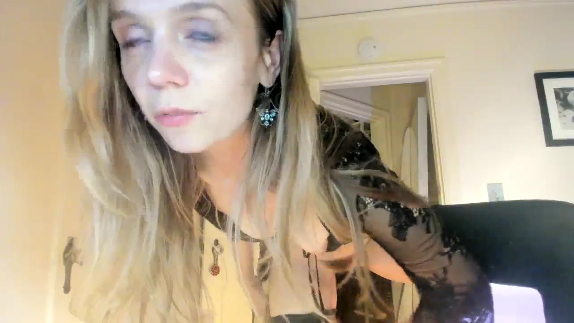 Gallery image thumbnail from muffinmoon's myfreecams stream on, 10/22/2023, 08:12 image 18 of 20
