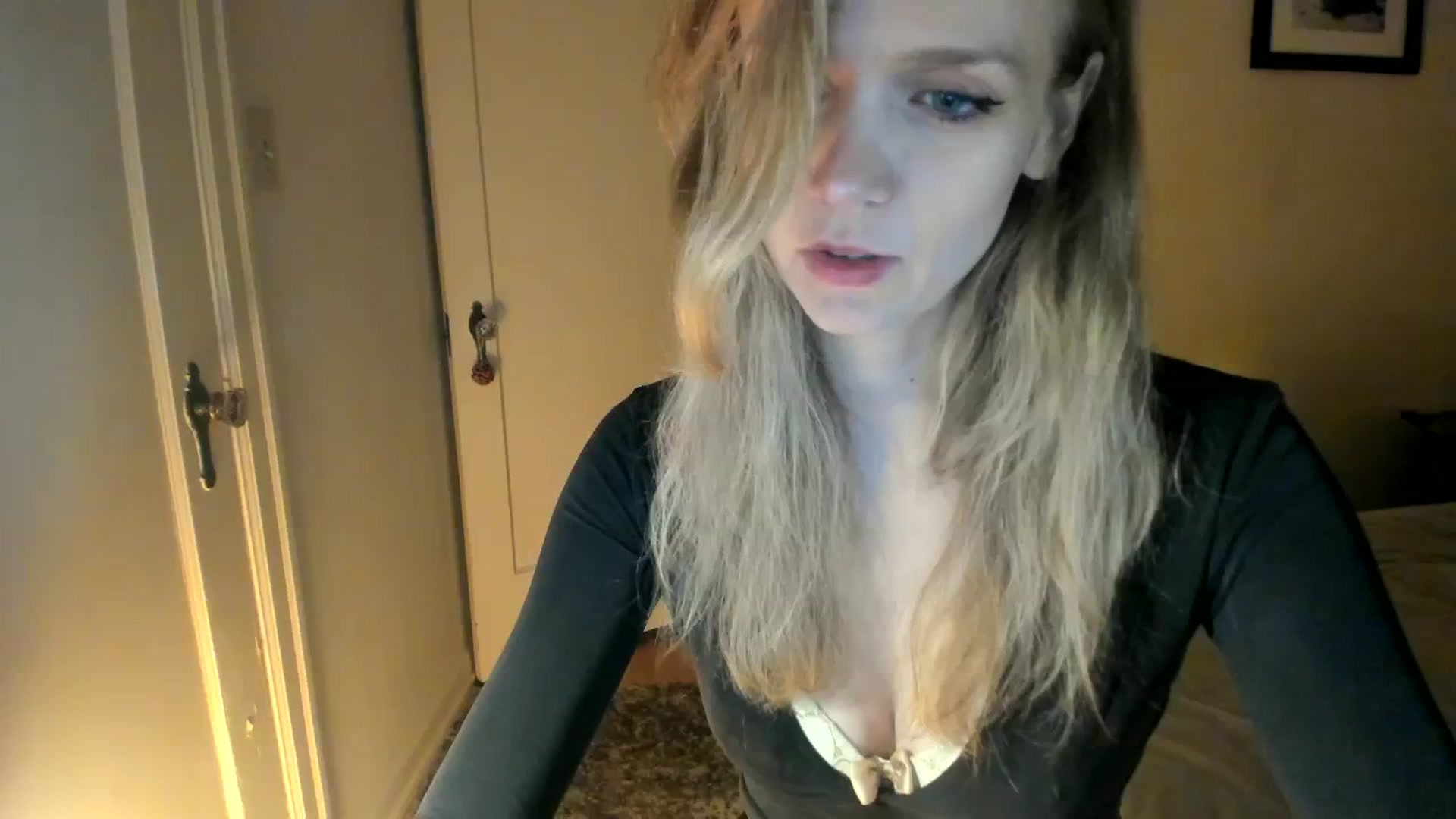 Gallery image thumbnail from muffinmoon's myfreecams stream on, 10/30/2023, 03:31 image 2 of 20