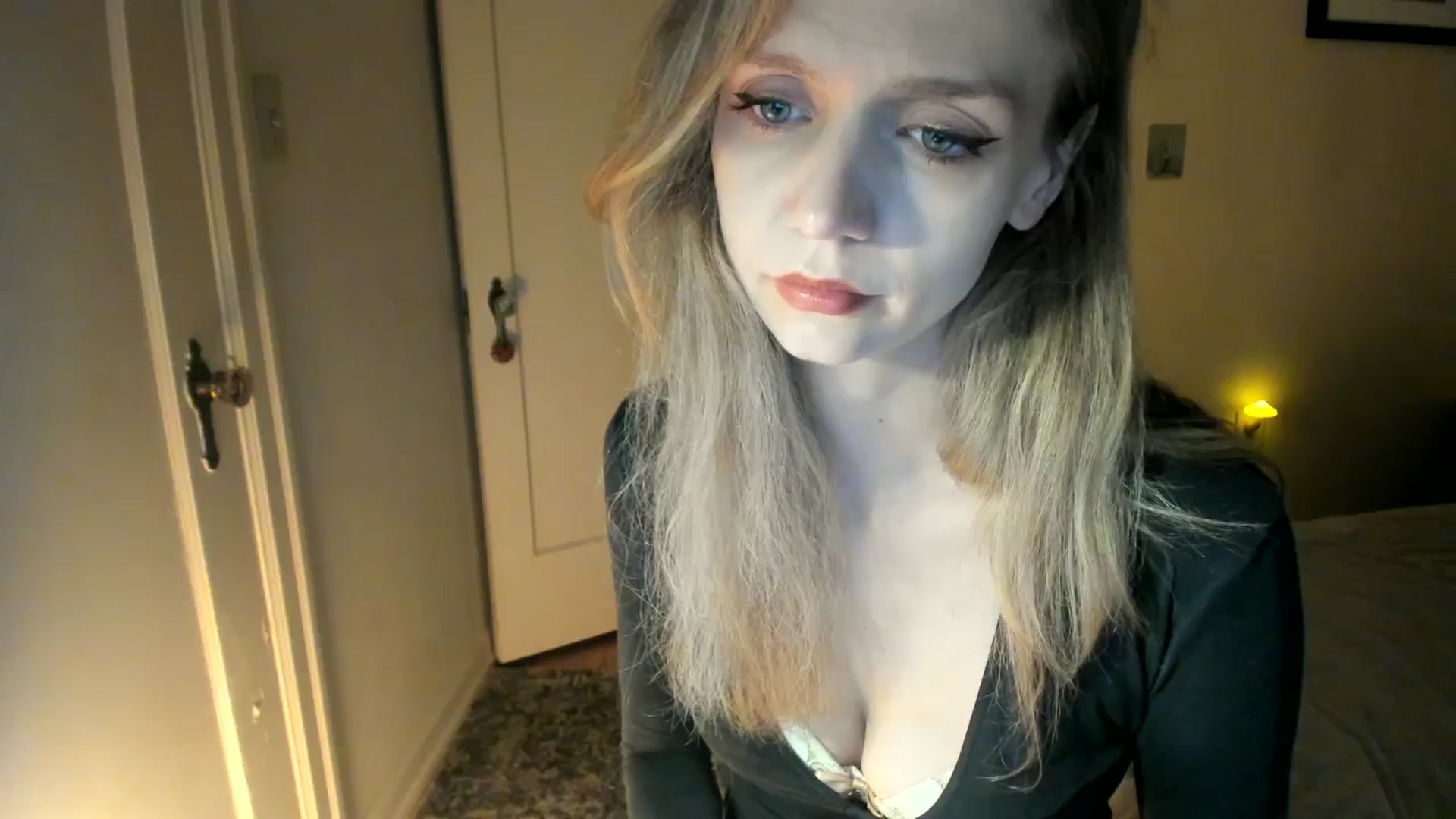 Gallery image thumbnail from muffinmoon's myfreecams stream on, 10/30/2023, 03:31 image 17 of 20