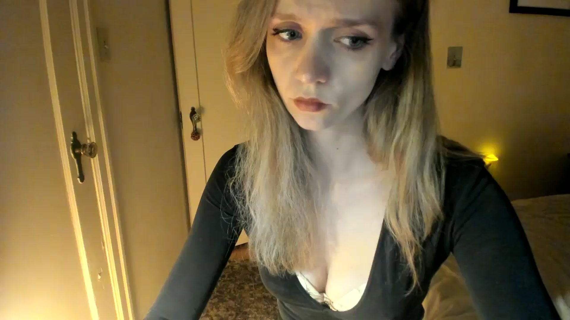 Gallery image thumbnail from muffinmoon's myfreecams stream on, 10/30/2023, 03:31 image 15 of 20