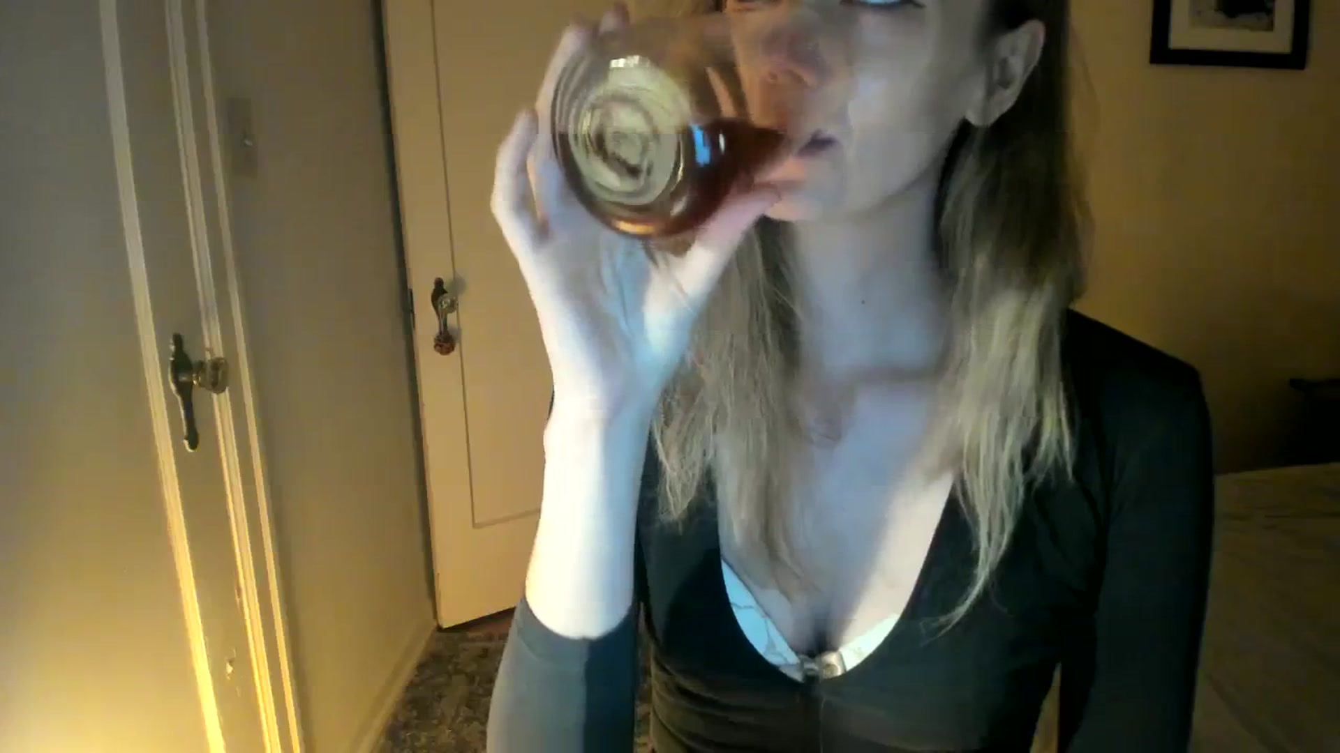 Gallery image thumbnail from muffinmoon's myfreecams stream on, 10/30/2023, 03:31 image 3 of 20