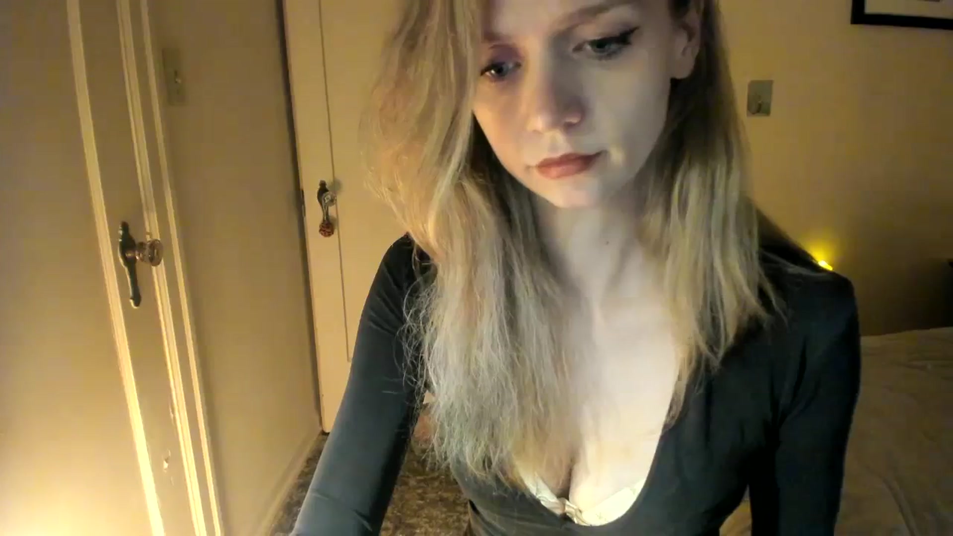 Gallery image thumbnail from muffinmoon's myfreecams stream on, 10/30/2023, 03:31 image 16 of 20