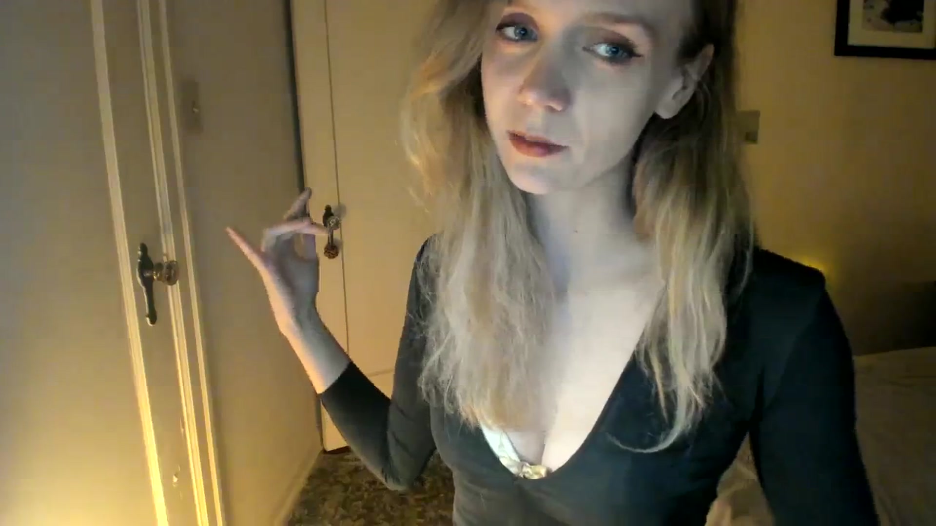 Gallery image thumbnail from muffinmoon's myfreecams stream on, 10/30/2023, 03:31 image 12 of 20