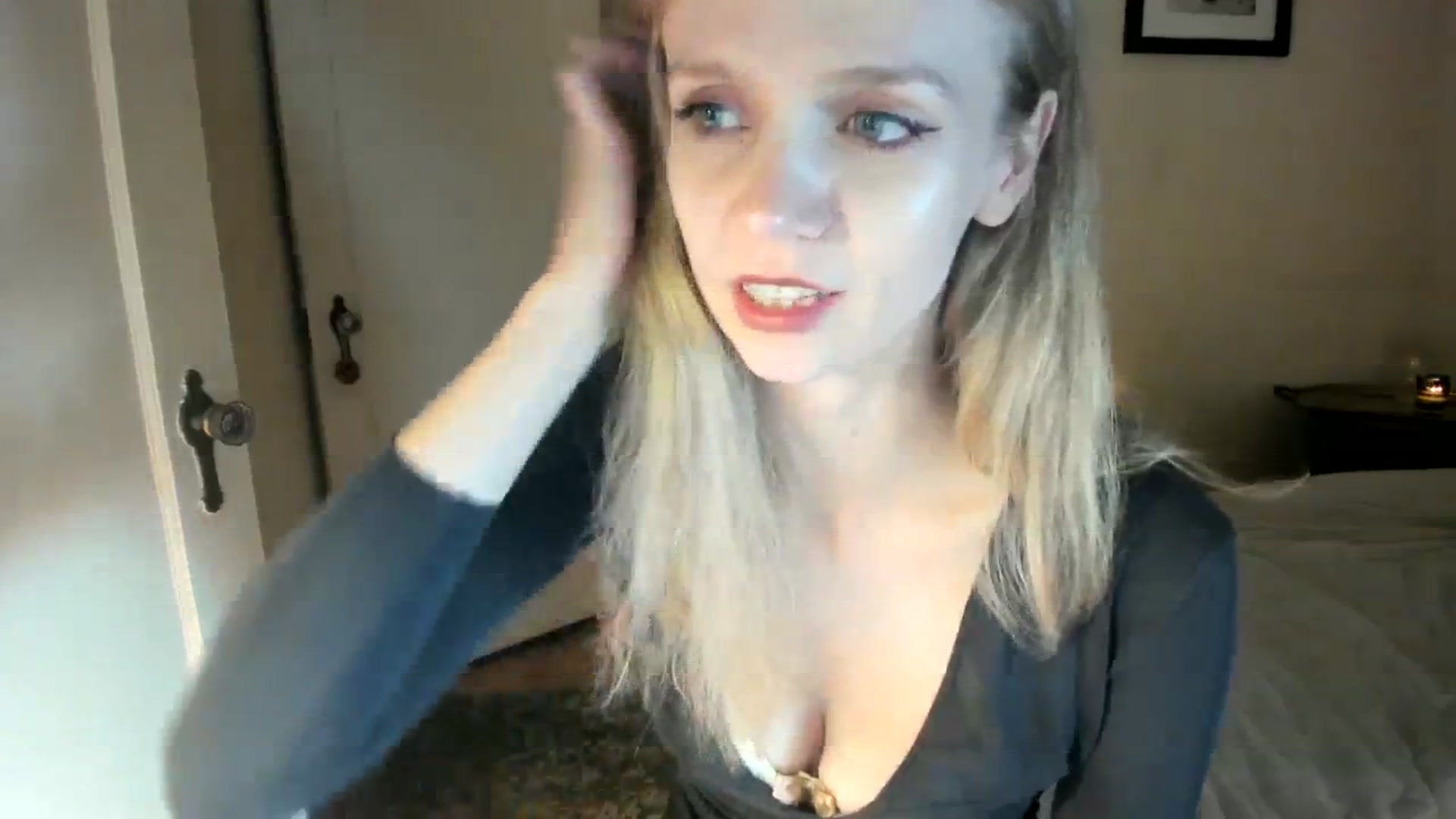 Gallery image thumbnail from muffinmoon's myfreecams stream on, 10/30/2023, 04:17 image 10 of 20