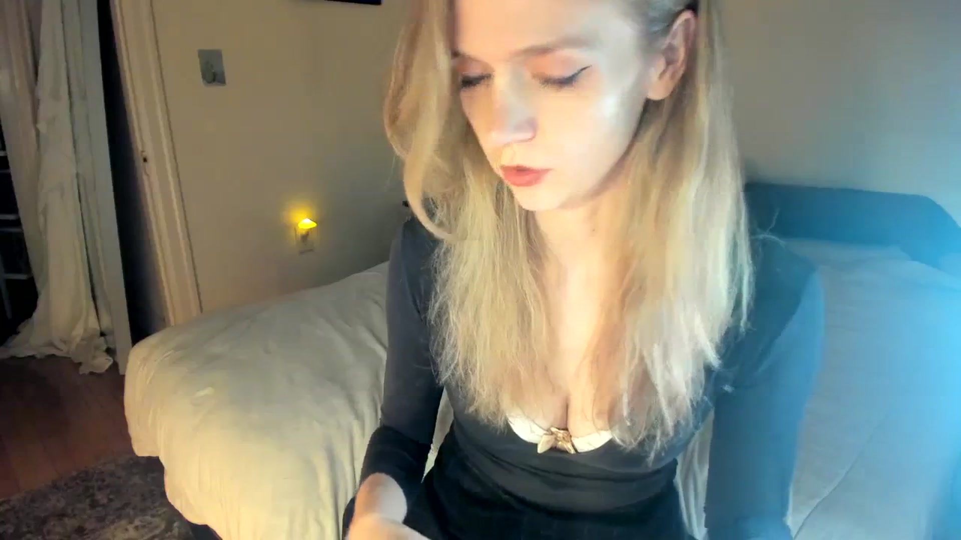 Gallery image thumbnail from muffinmoon's myfreecams stream on, 10/30/2023, 04:17 image 13 of 20