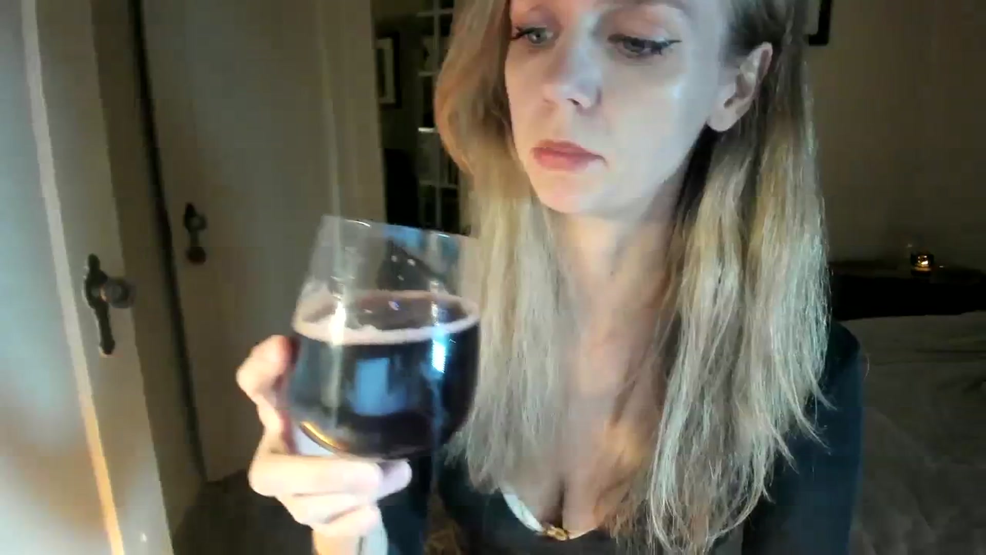 Gallery image thumbnail from muffinmoon's myfreecams stream on, 10/30/2023, 04:17 image 2 of 20