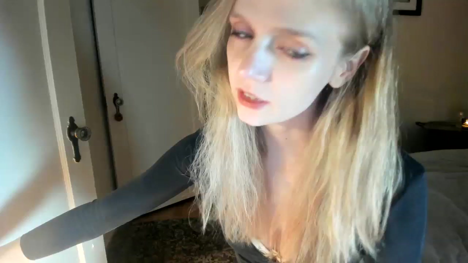 Gallery image thumbnail from muffinmoon's myfreecams stream on, 10/30/2023, 04:17 image 5 of 20