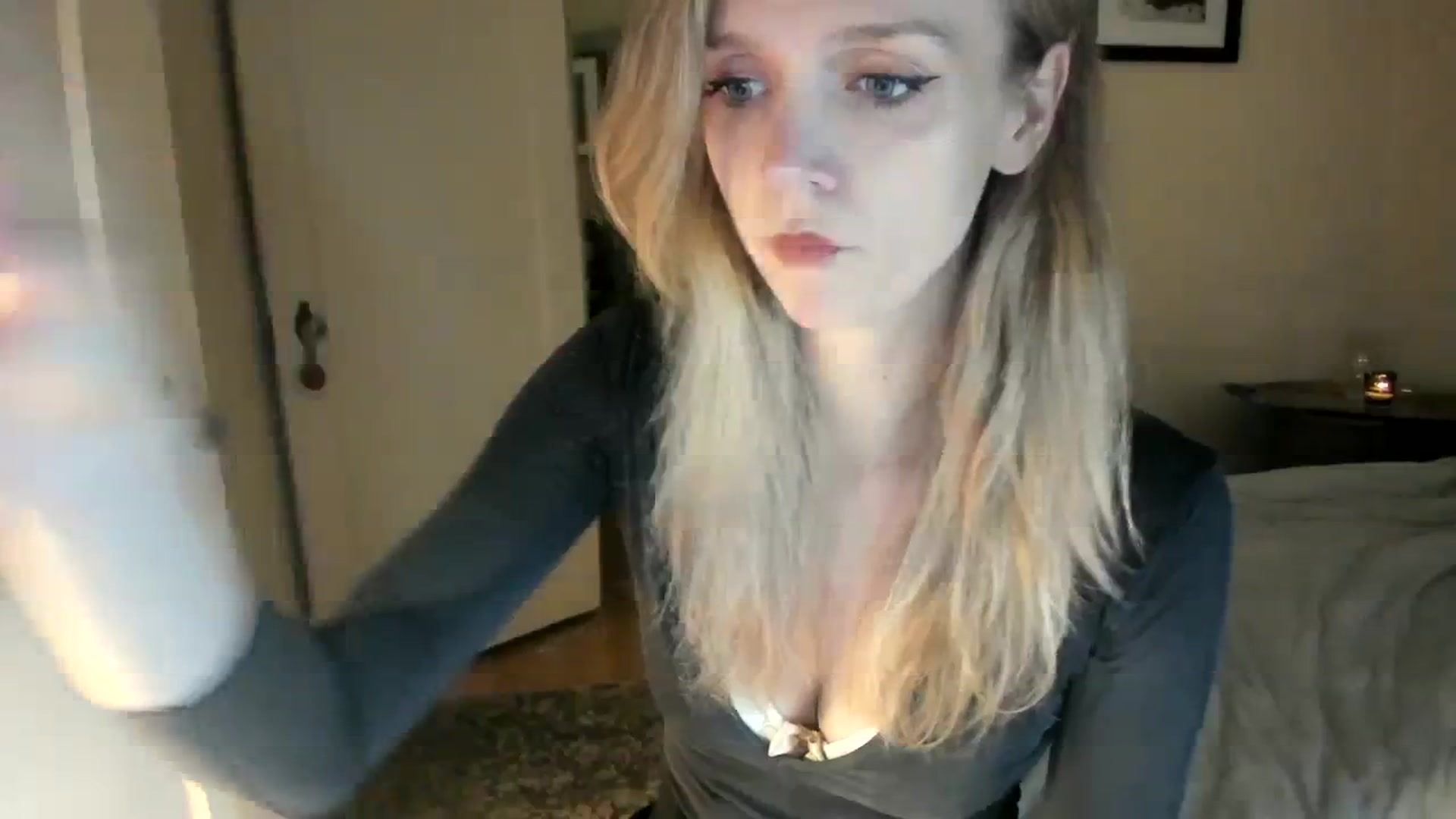 Gallery image thumbnail from muffinmoon's myfreecams stream on, 10/30/2023, 04:17 image 18 of 20