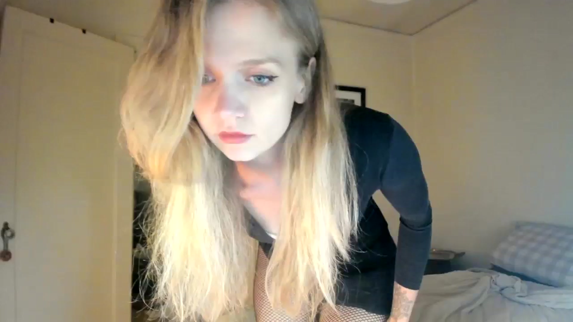 Gallery image thumbnail from muffinmoon's myfreecams stream on, 10/30/2023, 04:17 image 15 of 20