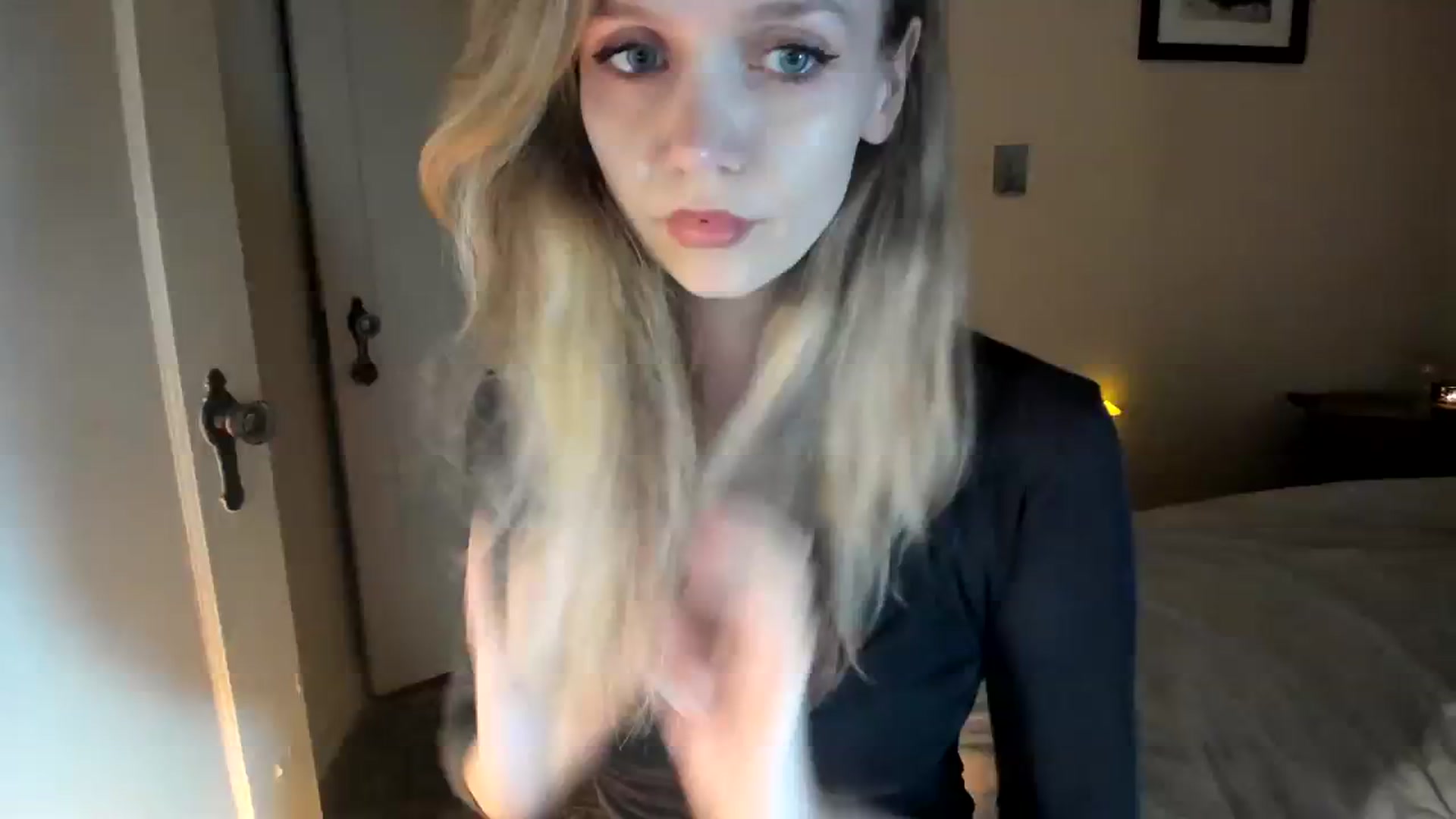Gallery image thumbnail from muffinmoon's myfreecams stream on, 10/30/2023, 04:17 image 1 of 20
