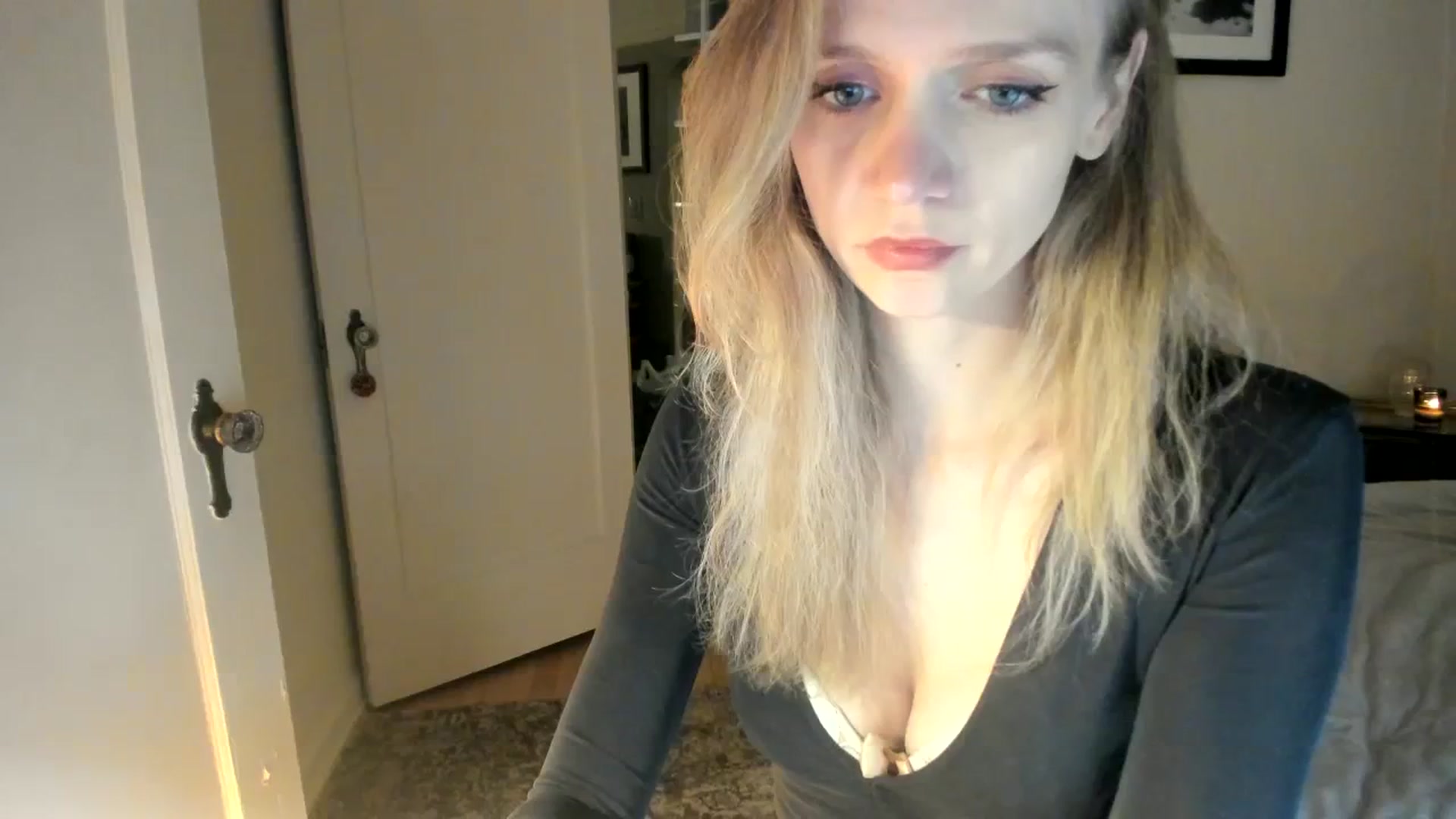 Gallery image thumbnail from muffinmoon's myfreecams stream on, 10/30/2023, 04:53 image 7 of 20