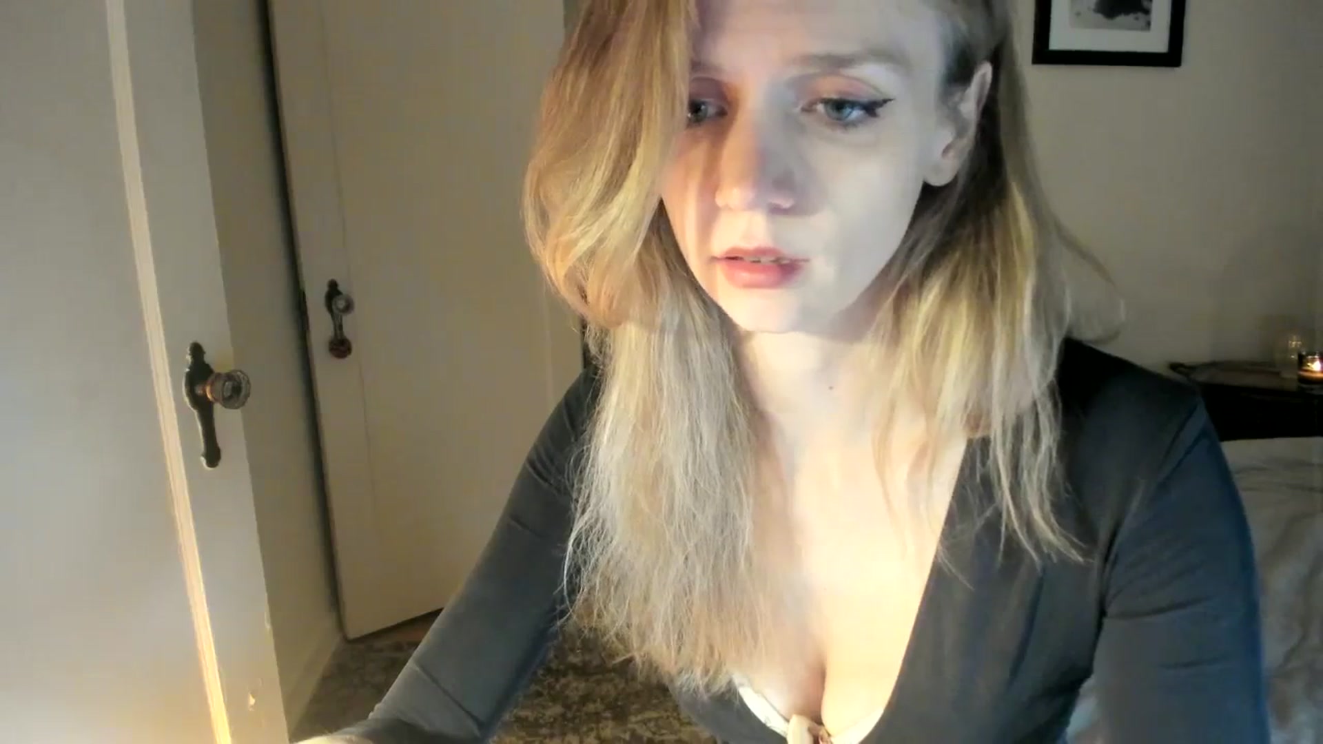 Gallery image thumbnail from muffinmoon's myfreecams stream on, 10/30/2023, 04:53 image 6 of 20