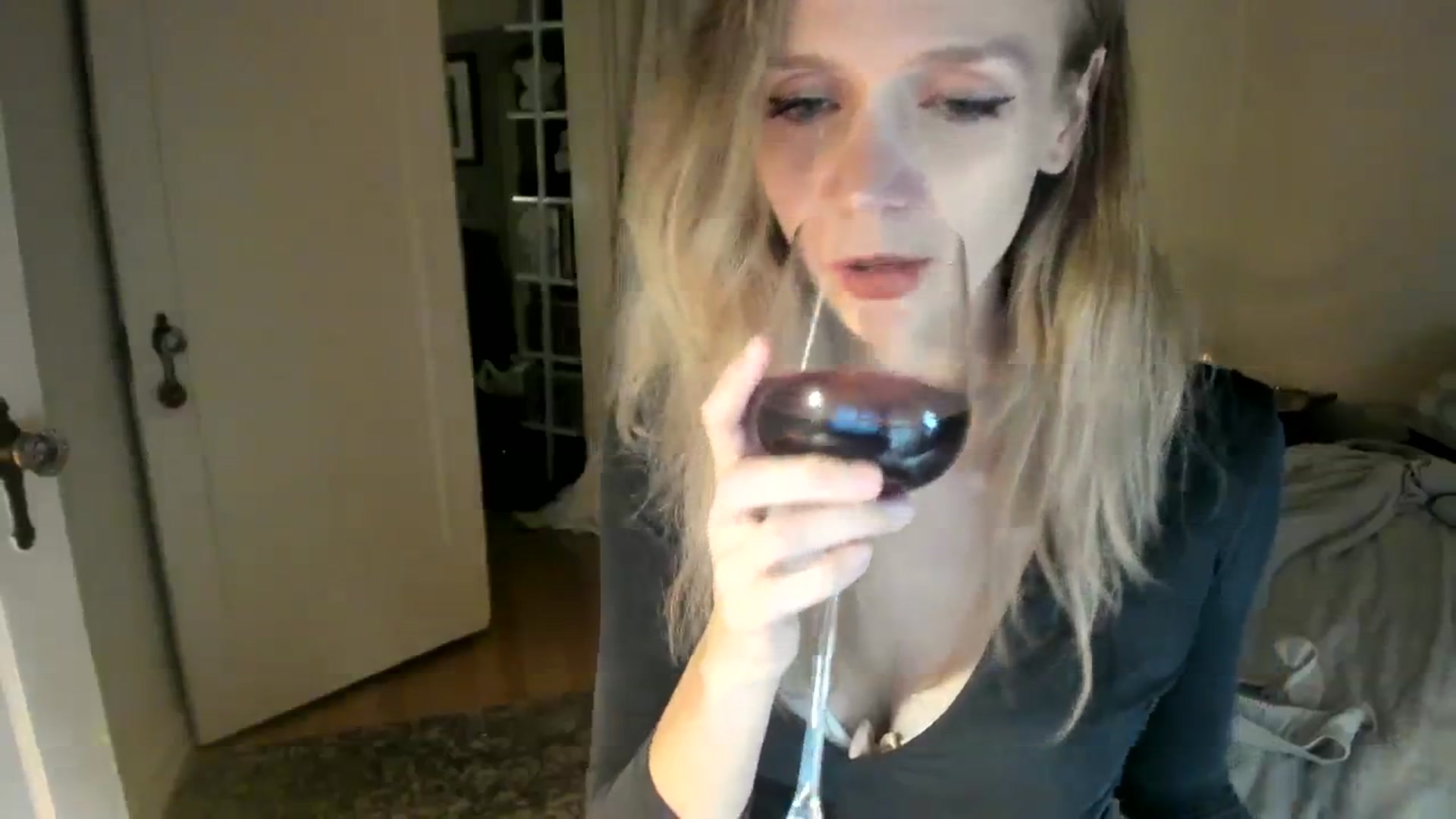 Gallery image thumbnail from muffinmoon's myfreecams stream on, 10/30/2023, 04:53 image 17 of 20