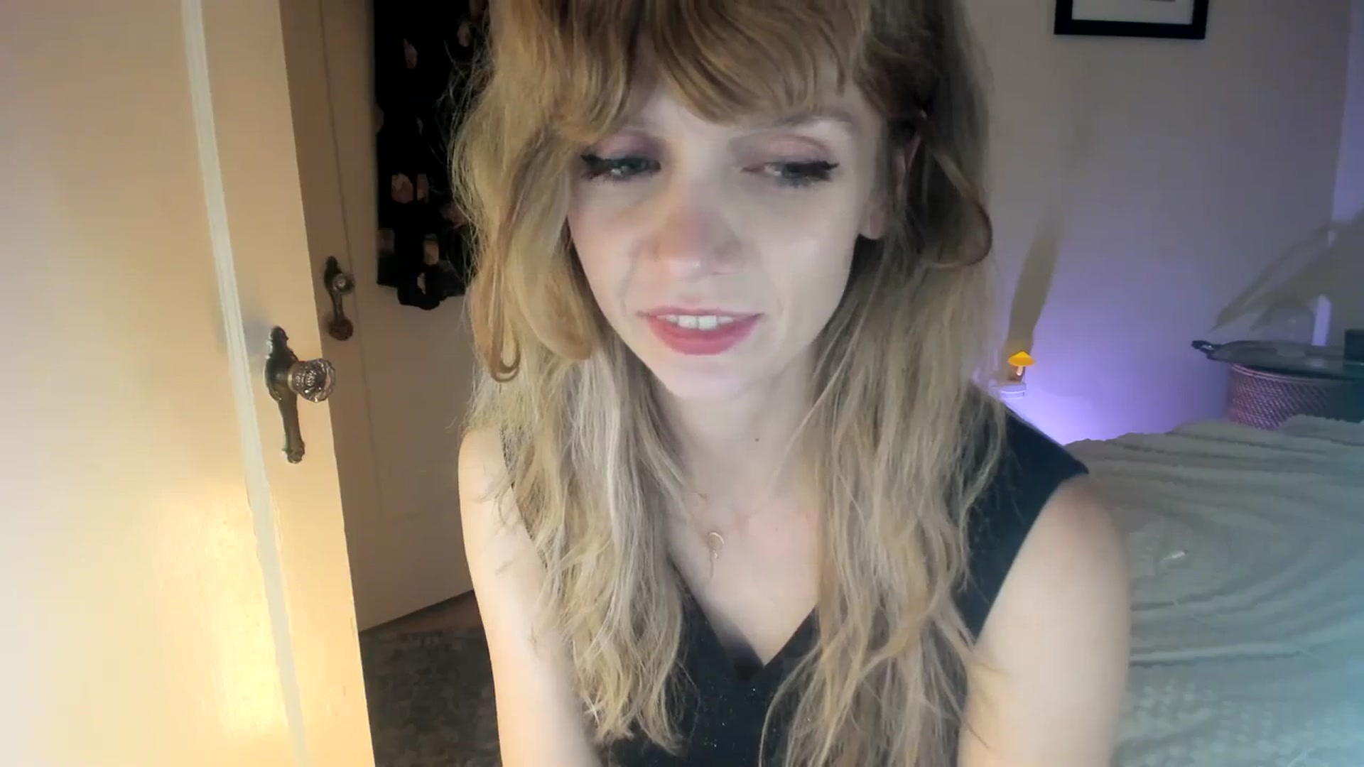 Gallery image thumbnail from muffinmoon's myfreecams stream on, 11/01/2023, 04:30 image 10 of 20