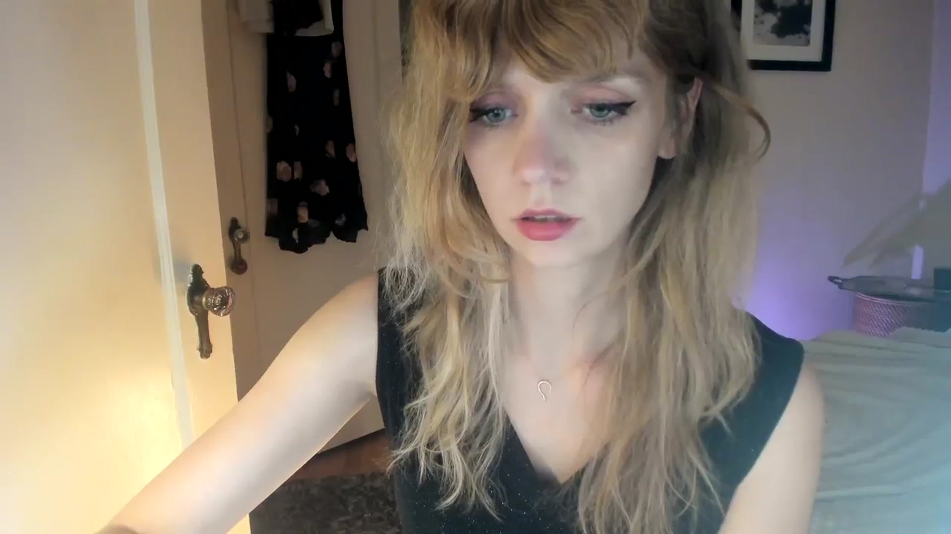 Gallery image thumbnail from muffinmoon's myfreecams stream on, 11/01/2023, 04:30 image 3 of 20
