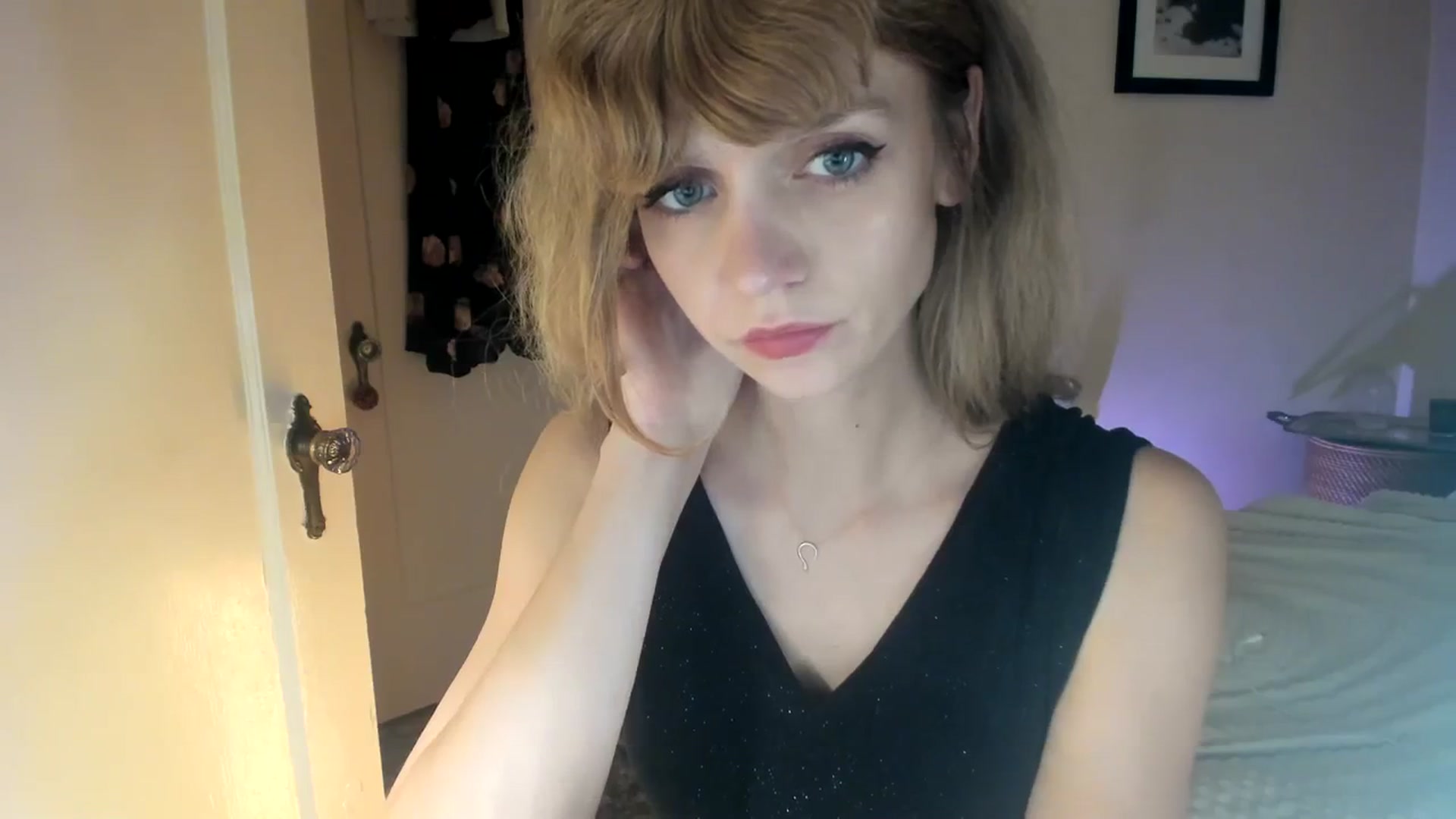 Gallery image thumbnail from muffinmoon's myfreecams stream on, 11/01/2023, 04:30 image 12 of 20