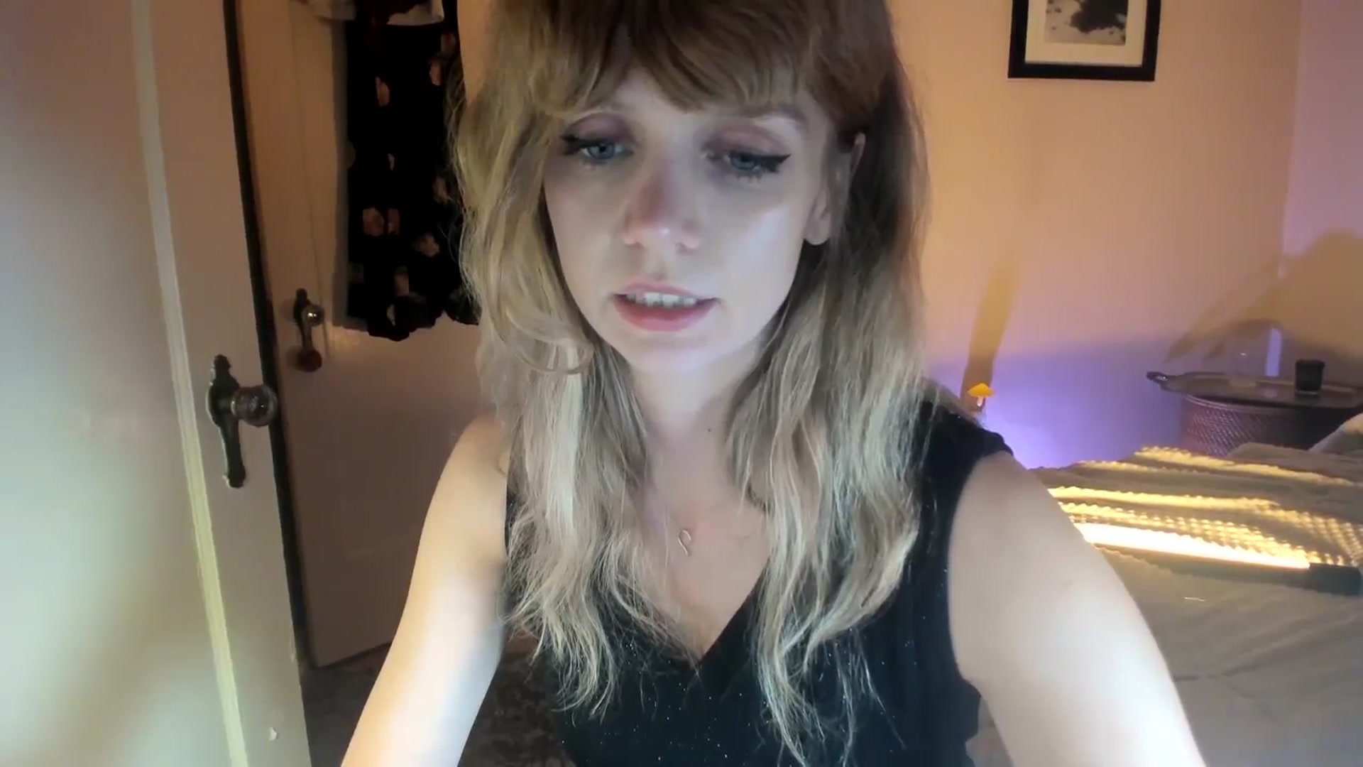 Gallery image thumbnail from muffinmoon's myfreecams stream on, 11/01/2023, 05:33 image 17 of 20