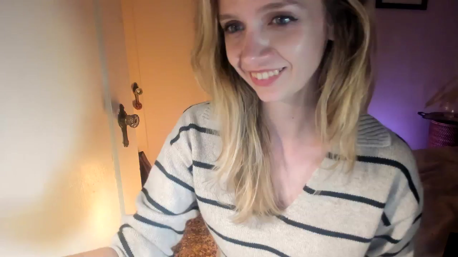 Gallery image thumbnail from muffinmoon's myfreecams stream on, 11/09/2023, 08:15 image 1 of 20