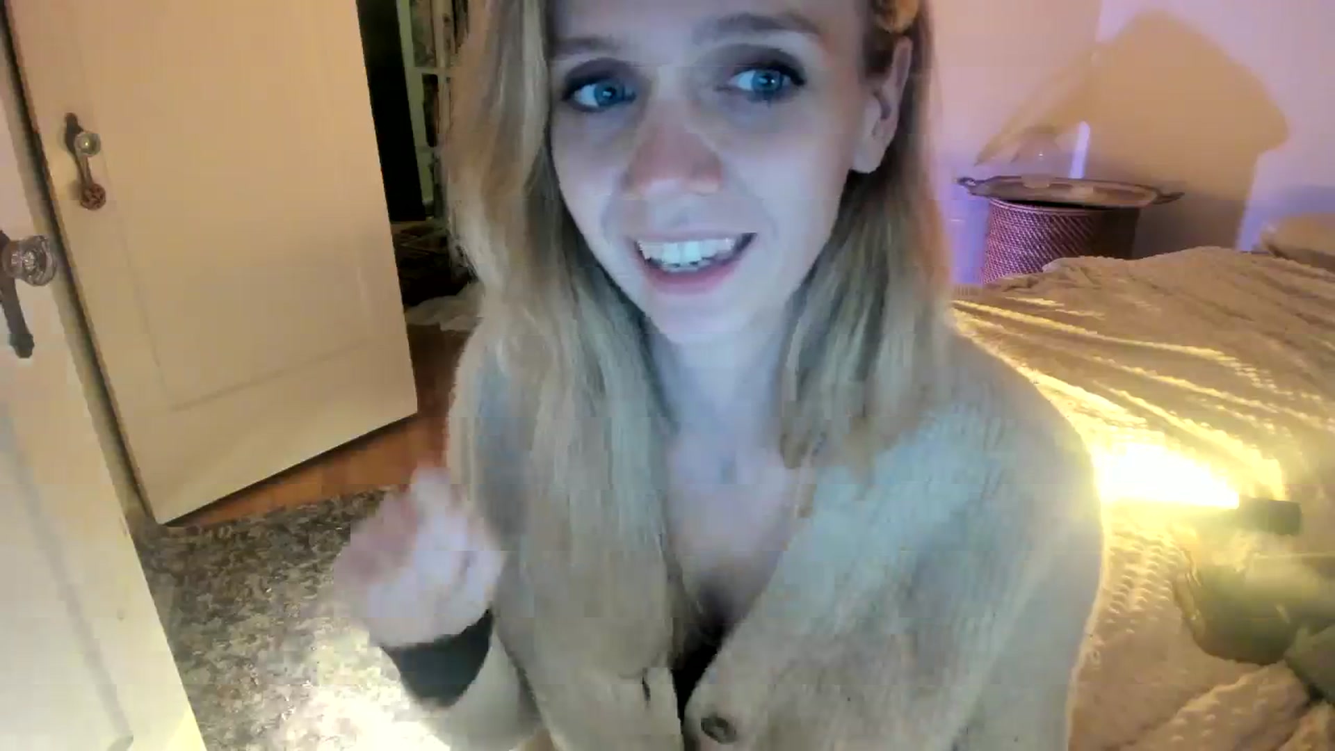 Gallery image thumbnail from muffinmoon's myfreecams stream on, 11/11/2023, 08:38 image 13 of 20
