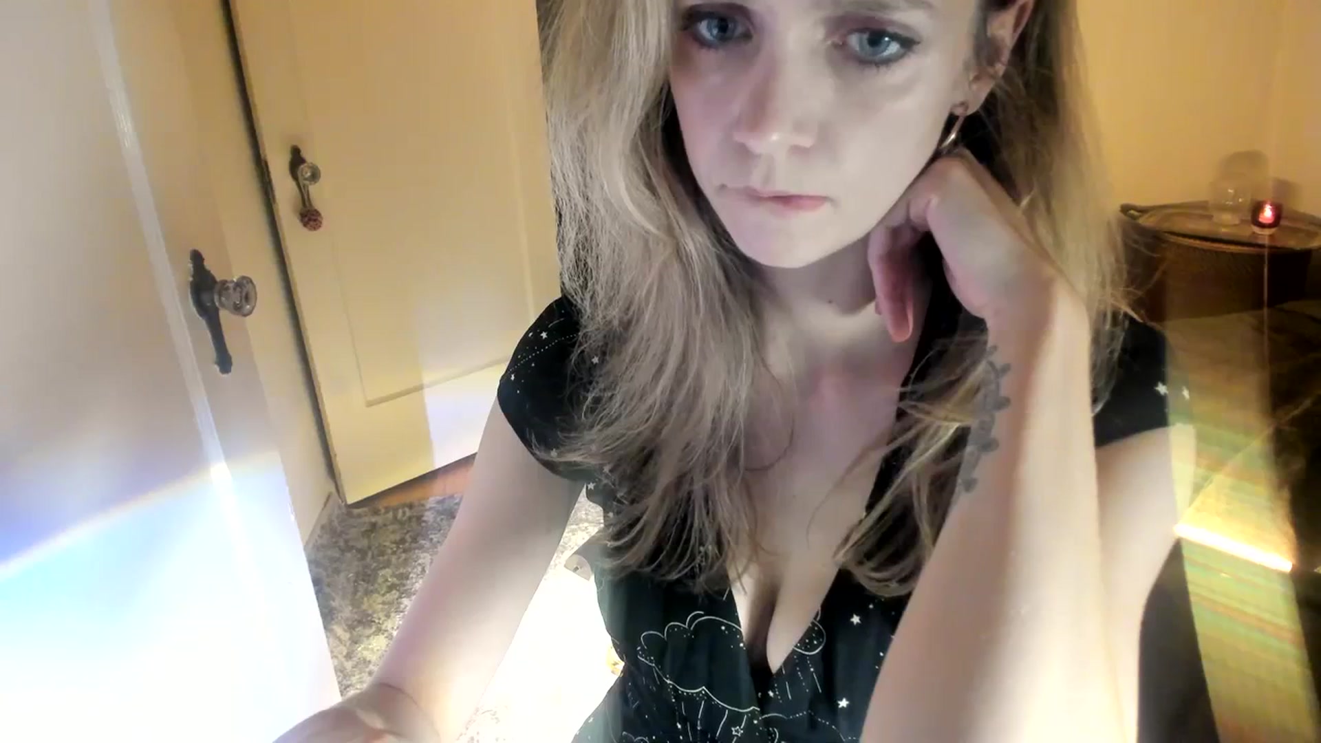 Gallery image thumbnail from muffinmoon's myfreecams stream on, 11/16/2023, 05:16 image 3 of 20
