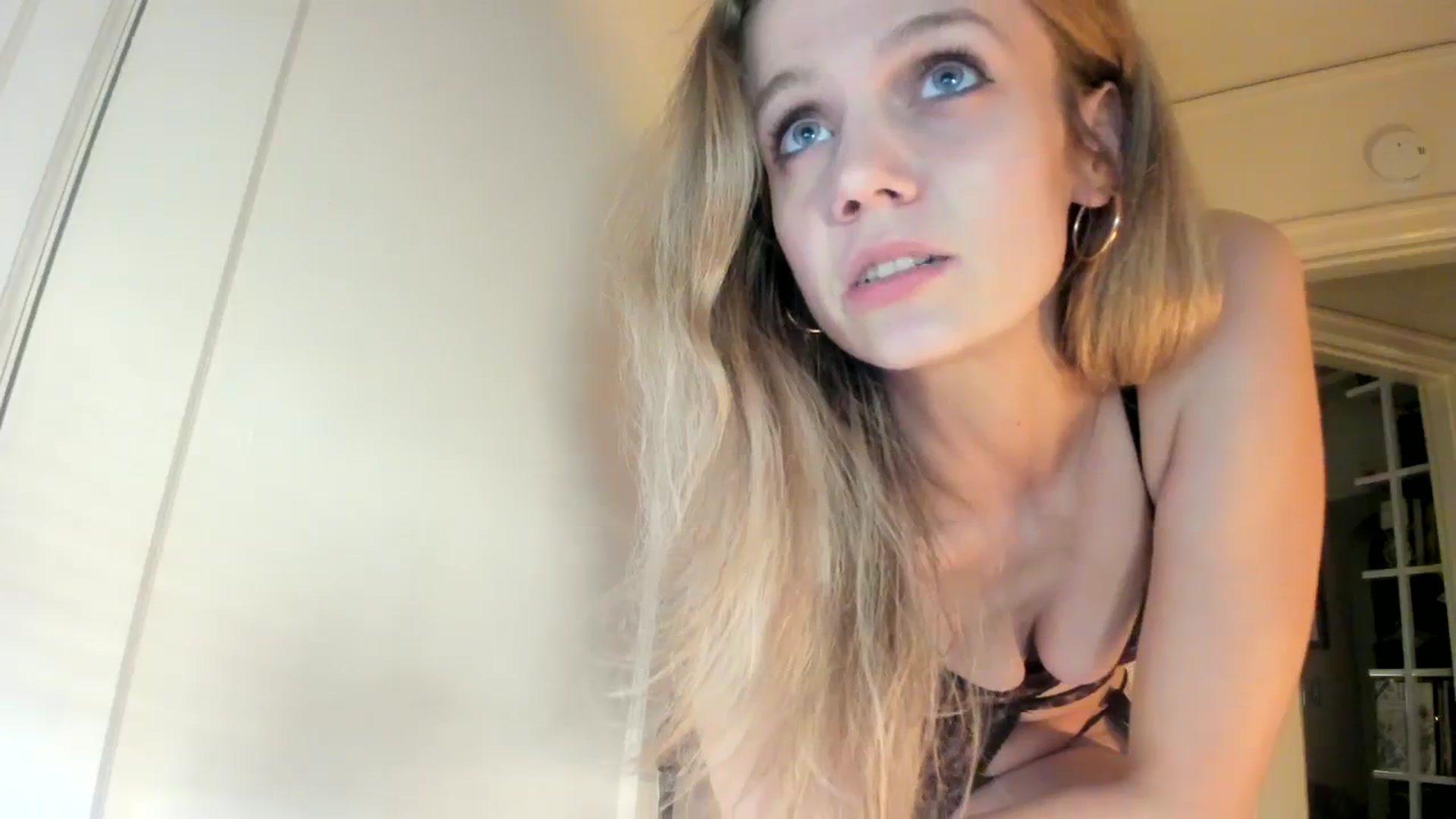 Gallery image thumbnail from muffinmoon's myfreecams stream on, 11/16/2023, 05:16 image 13 of 20