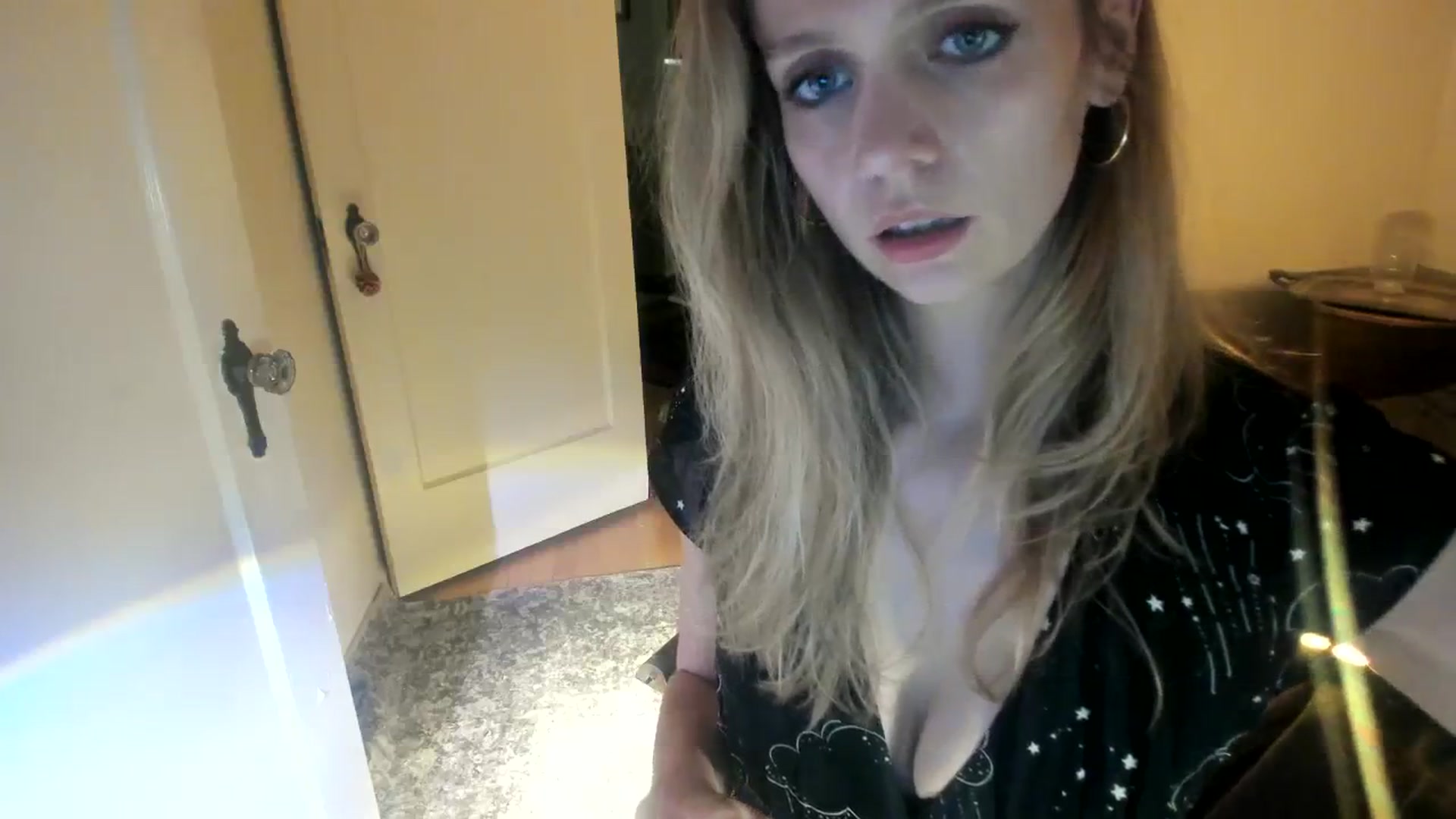 Gallery image thumbnail from muffinmoon's myfreecams stream on, 11/16/2023, 05:16 image 4 of 20