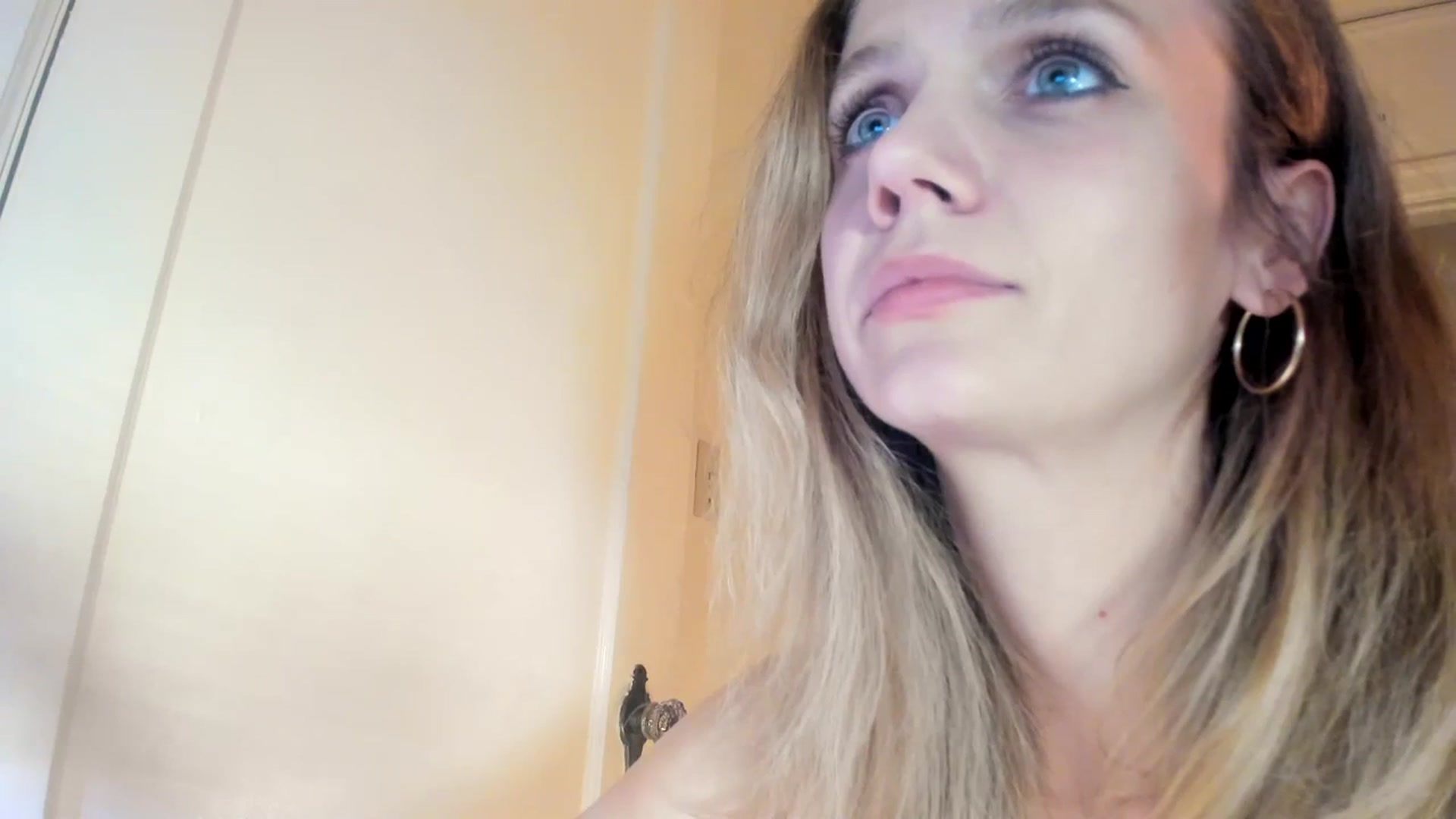 Gallery image thumbnail from muffinmoon's myfreecams stream on, 11/16/2023, 05:16 image 14 of 20