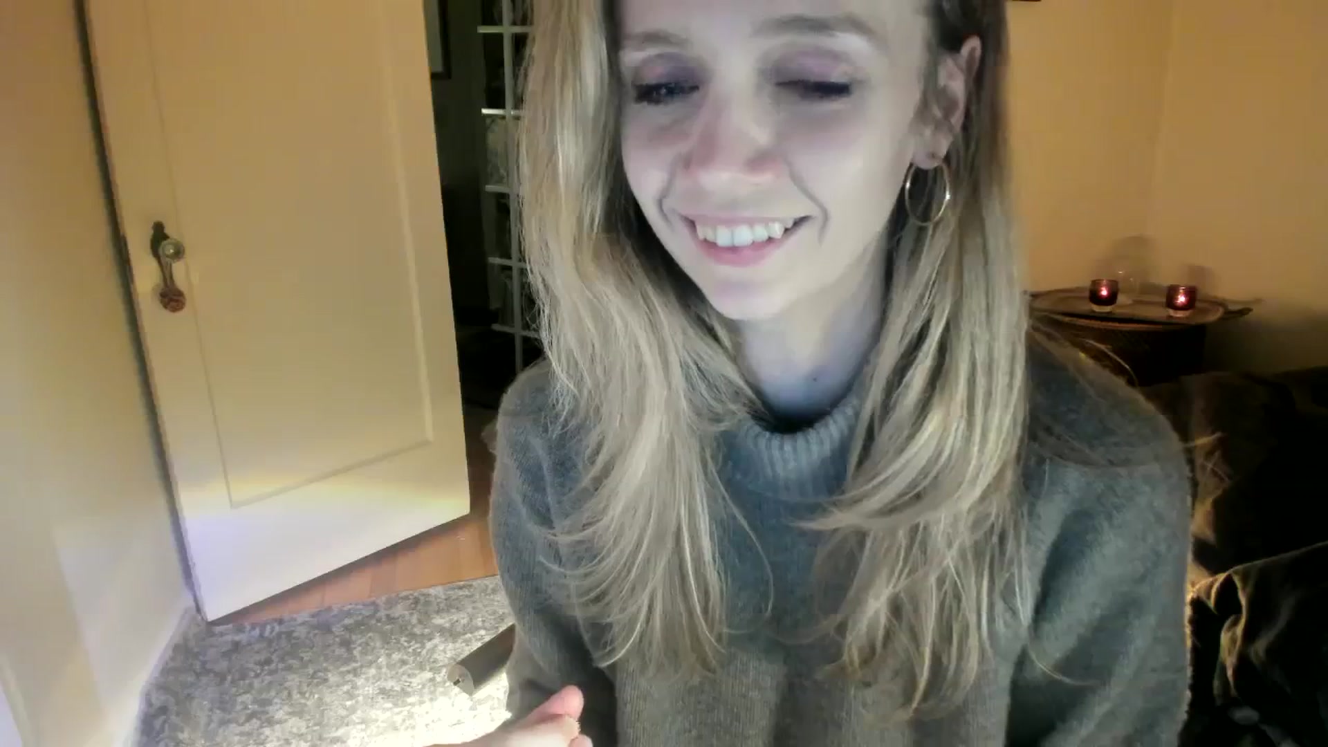 Gallery image thumbnail from muffinmoon's myfreecams stream on, 11/16/2023, 06:51 image 12 of 20