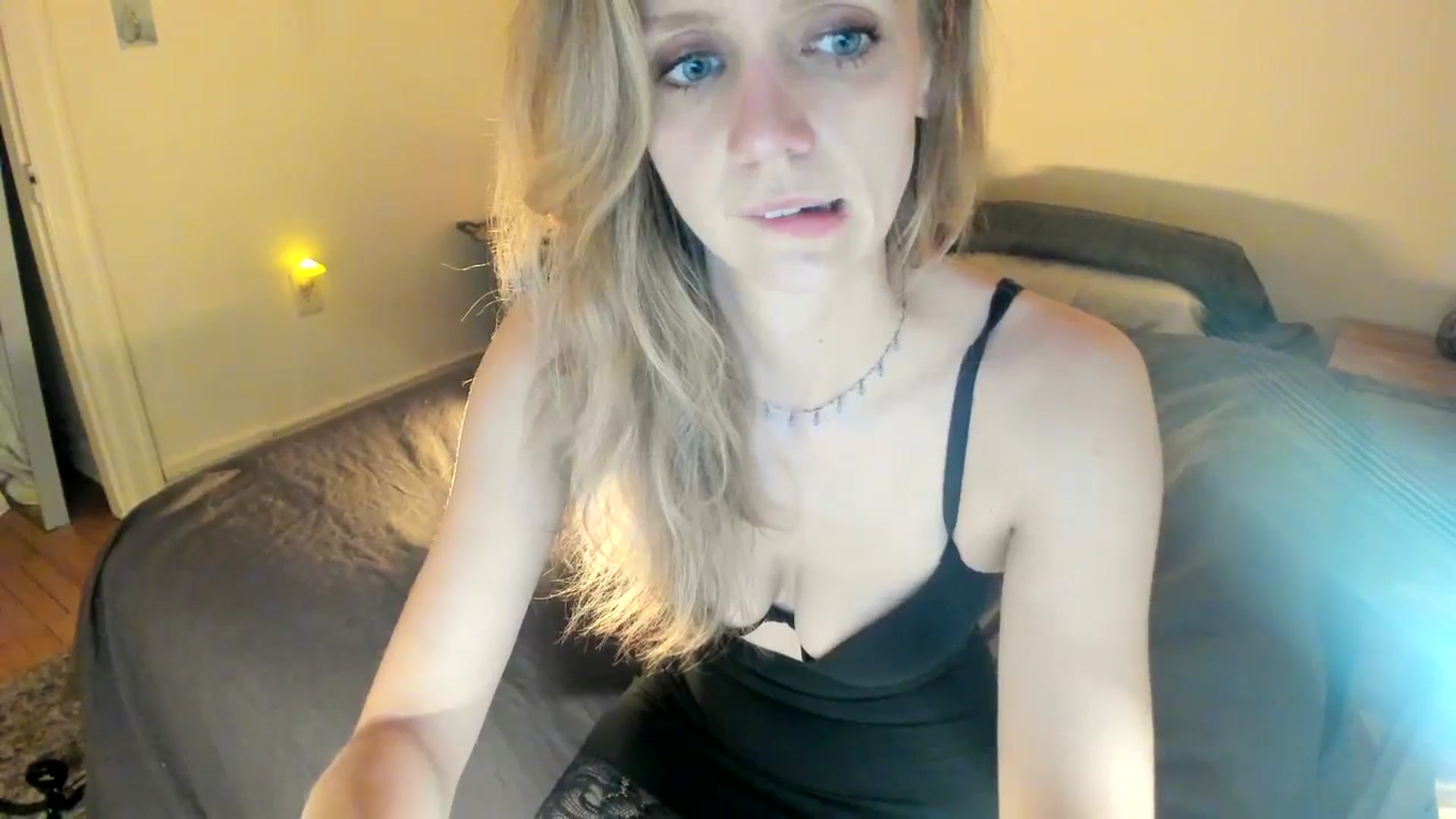 Gallery image thumbnail from muffinmoon's myfreecams stream on, 11/20/2023, 06:18 image 17 of 20