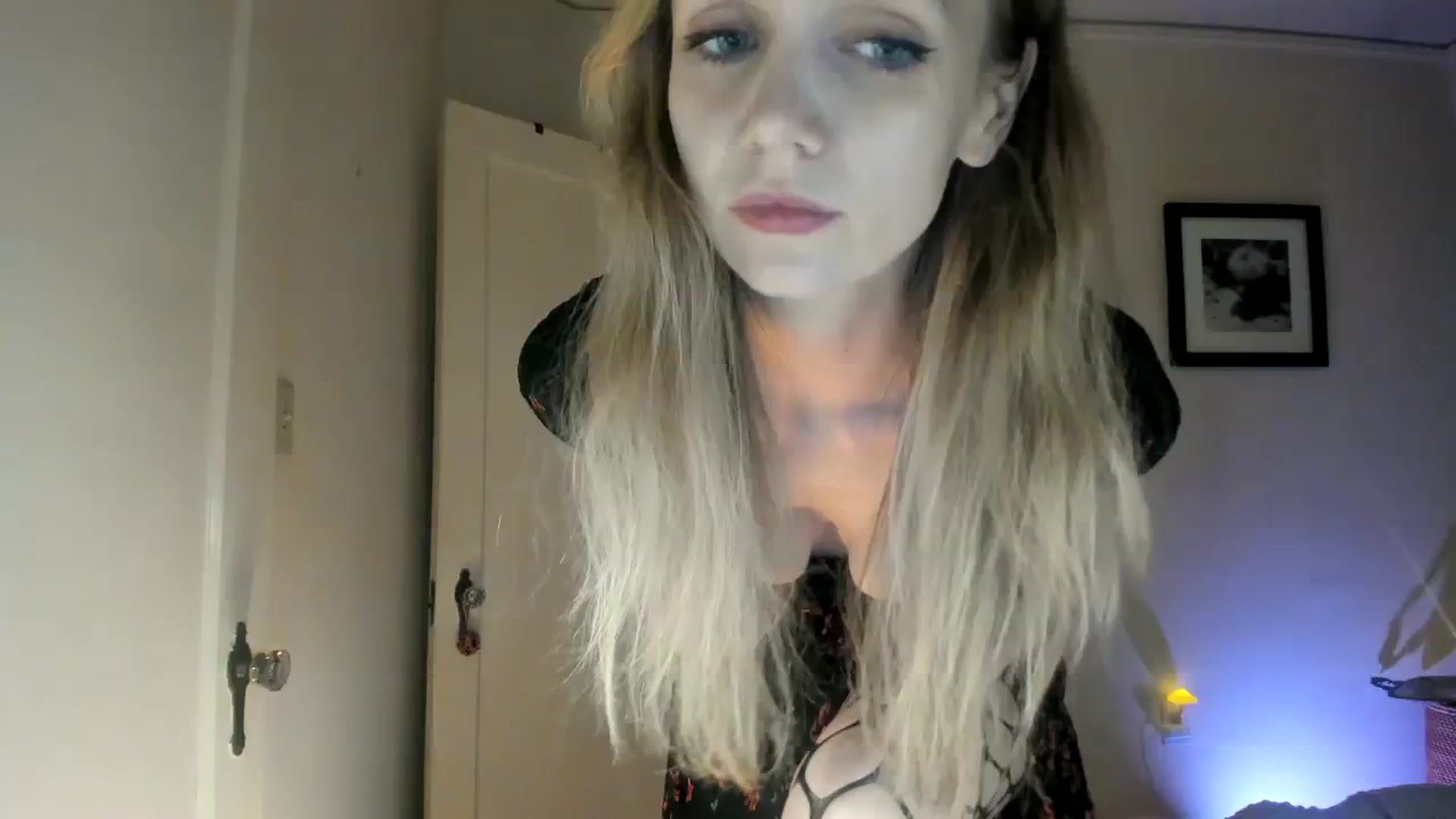 Gallery image thumbnail from muffinmoon's myfreecams stream on, 11/27/2023, 05:40 image 14 of 20