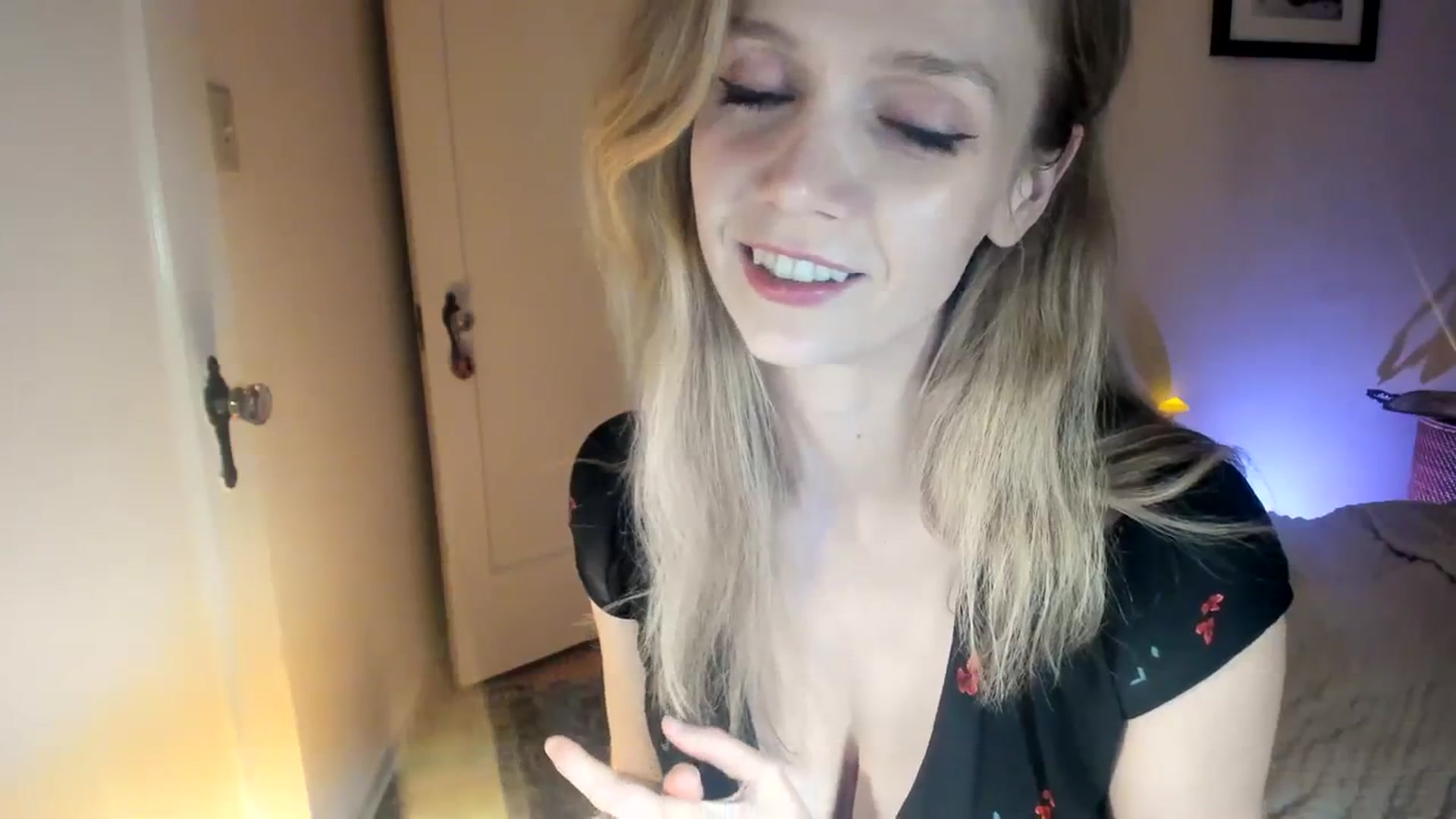 Gallery image thumbnail from muffinmoon's myfreecams stream on, 11/27/2023, 05:40 image 13 of 20