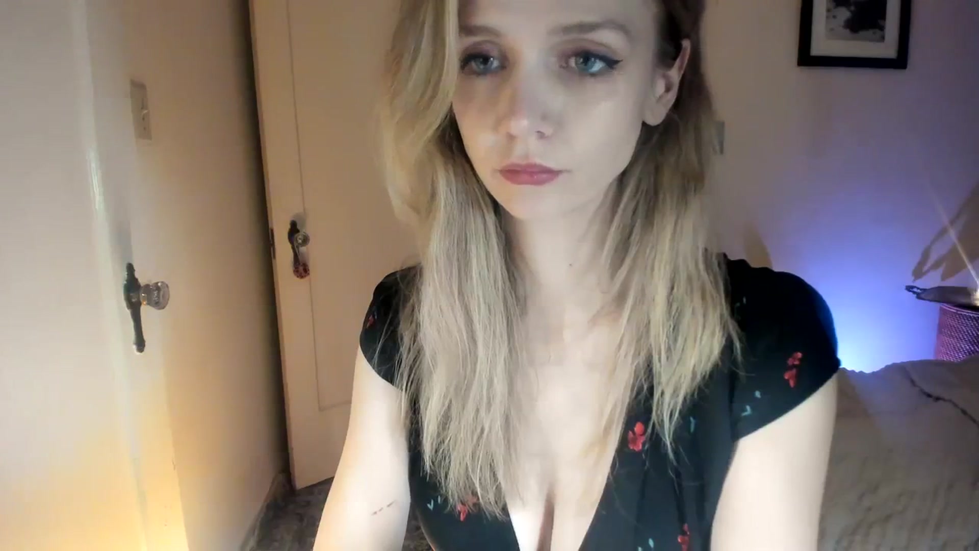 Gallery image thumbnail from muffinmoon's myfreecams stream on, 11/27/2023, 05:40 image 6 of 20