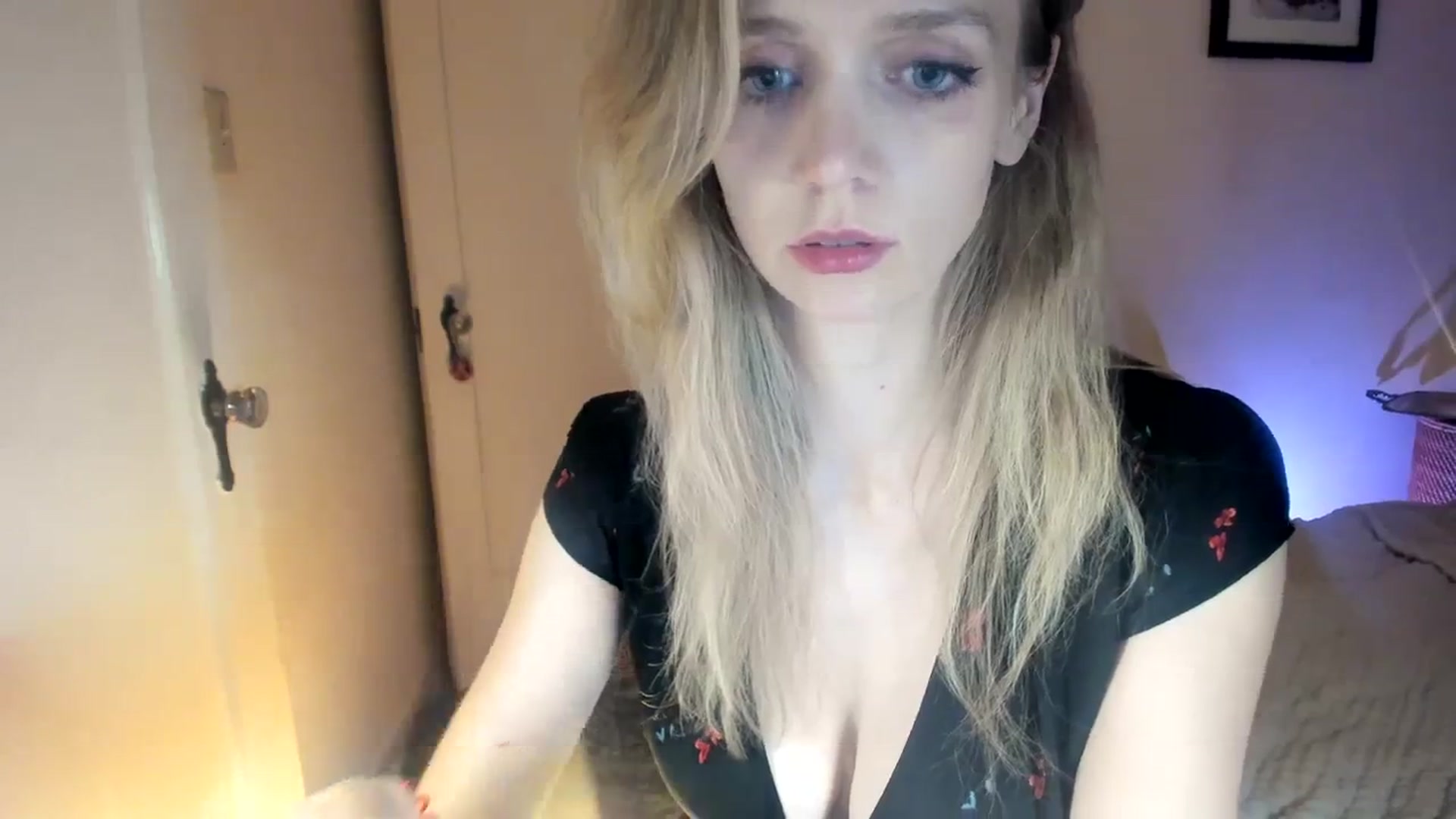 Gallery image thumbnail from muffinmoon's myfreecams stream on, 11/27/2023, 05:40 image 9 of 20