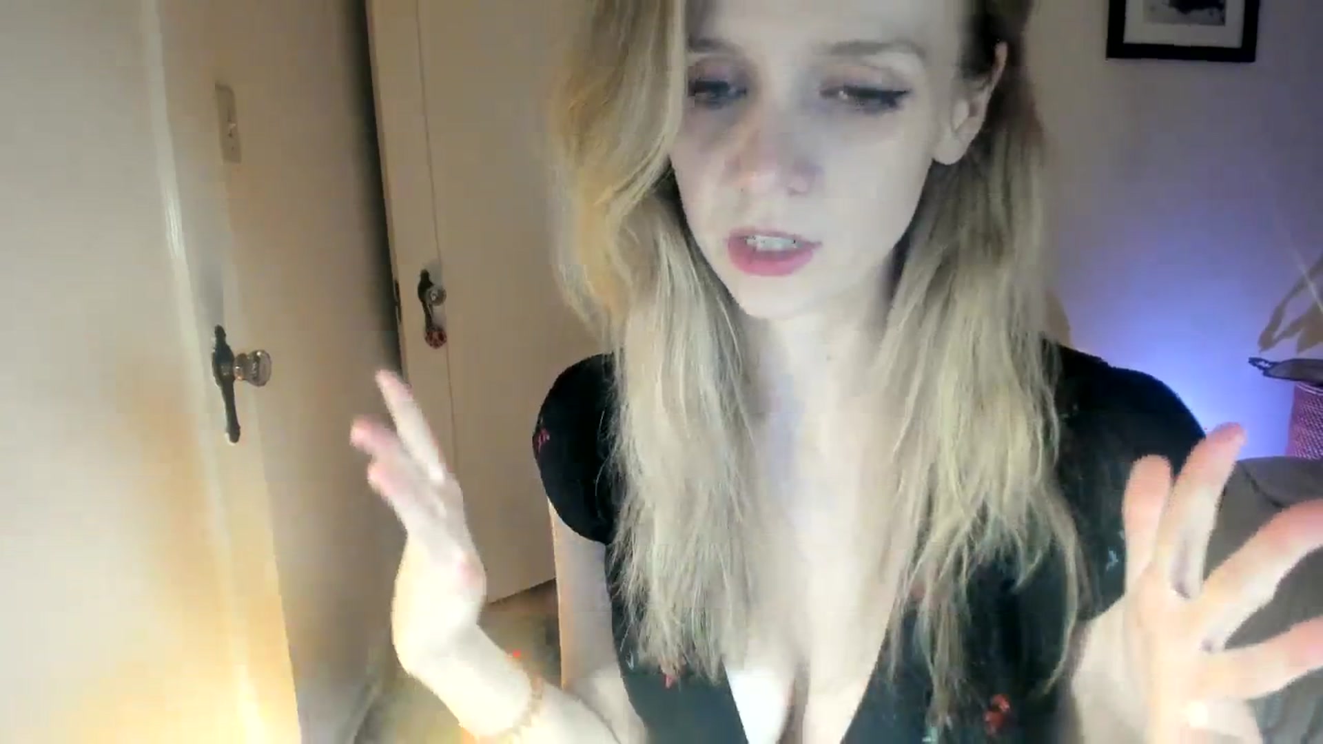Gallery image thumbnail from muffinmoon's myfreecams stream on, 11/27/2023, 05:40 image 15 of 20