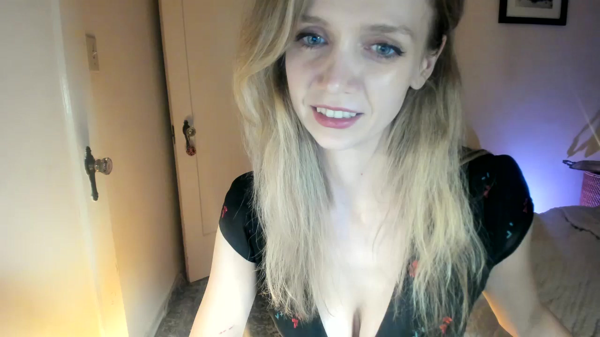 Gallery image thumbnail from muffinmoon's myfreecams stream on, 11/27/2023, 05:40 image 11 of 20