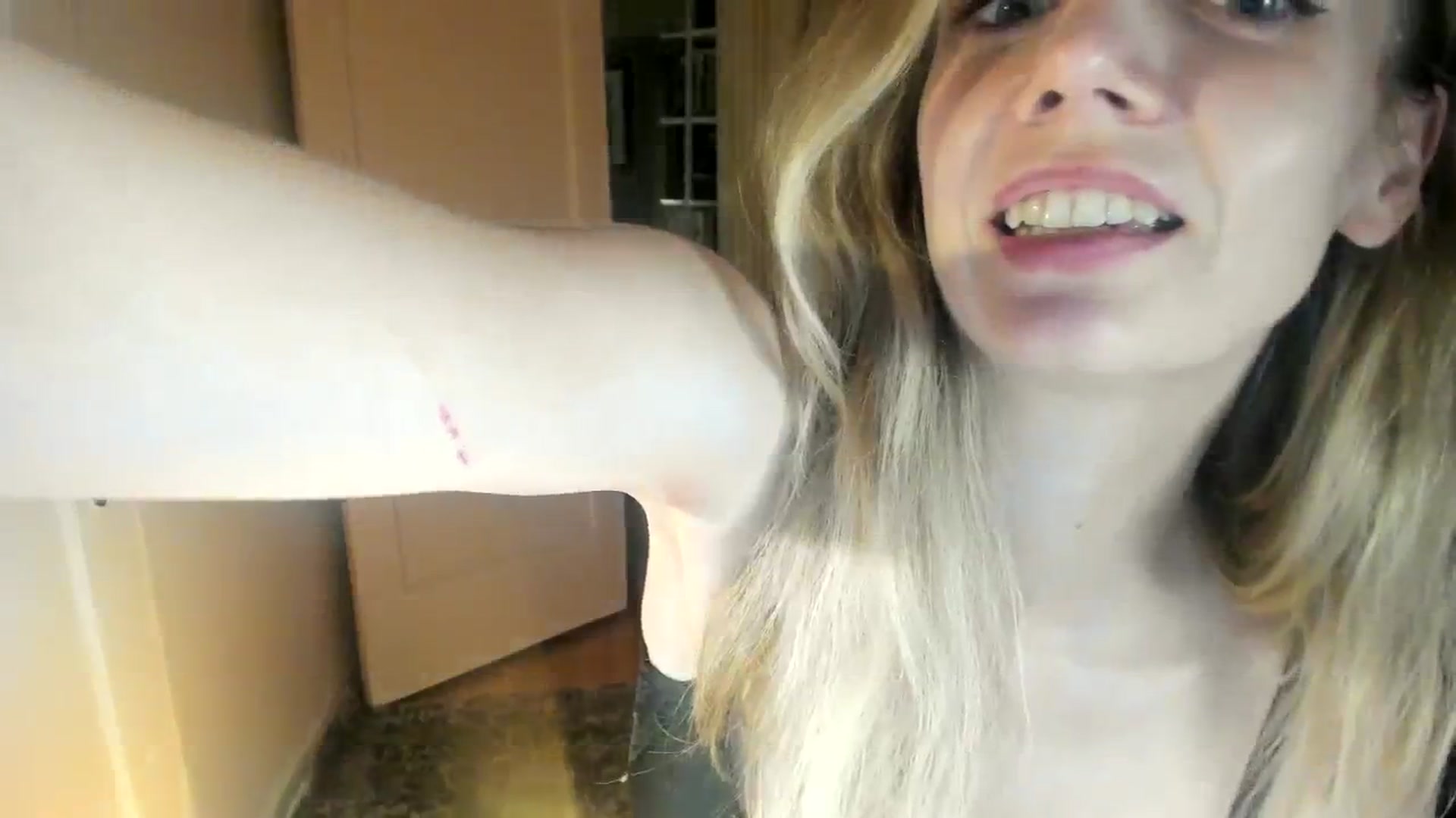 Gallery image thumbnail from muffinmoon's myfreecams stream on, 11/27/2023, 08:22 image 14 of 20